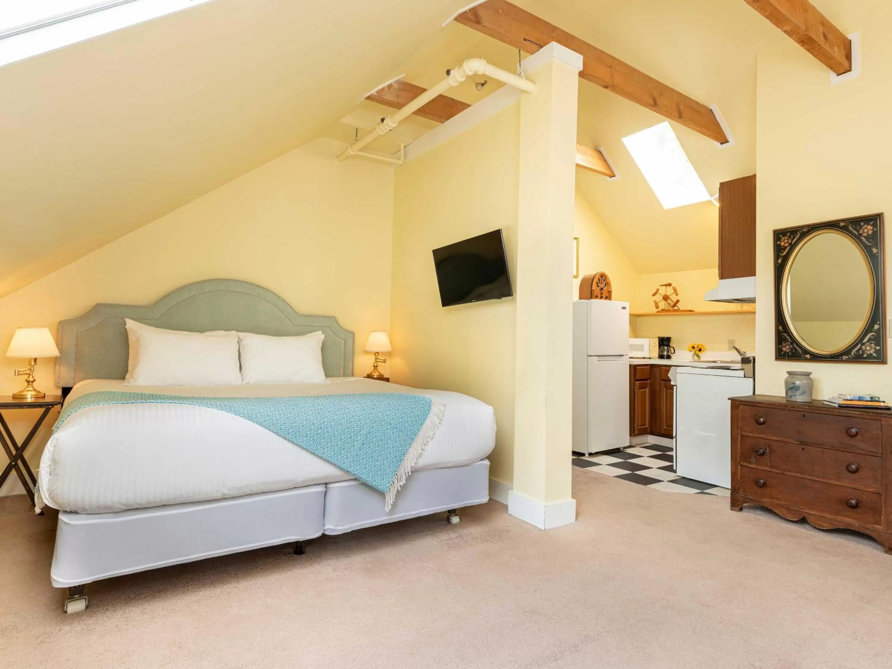 Bed in Old Stagecoach Inn