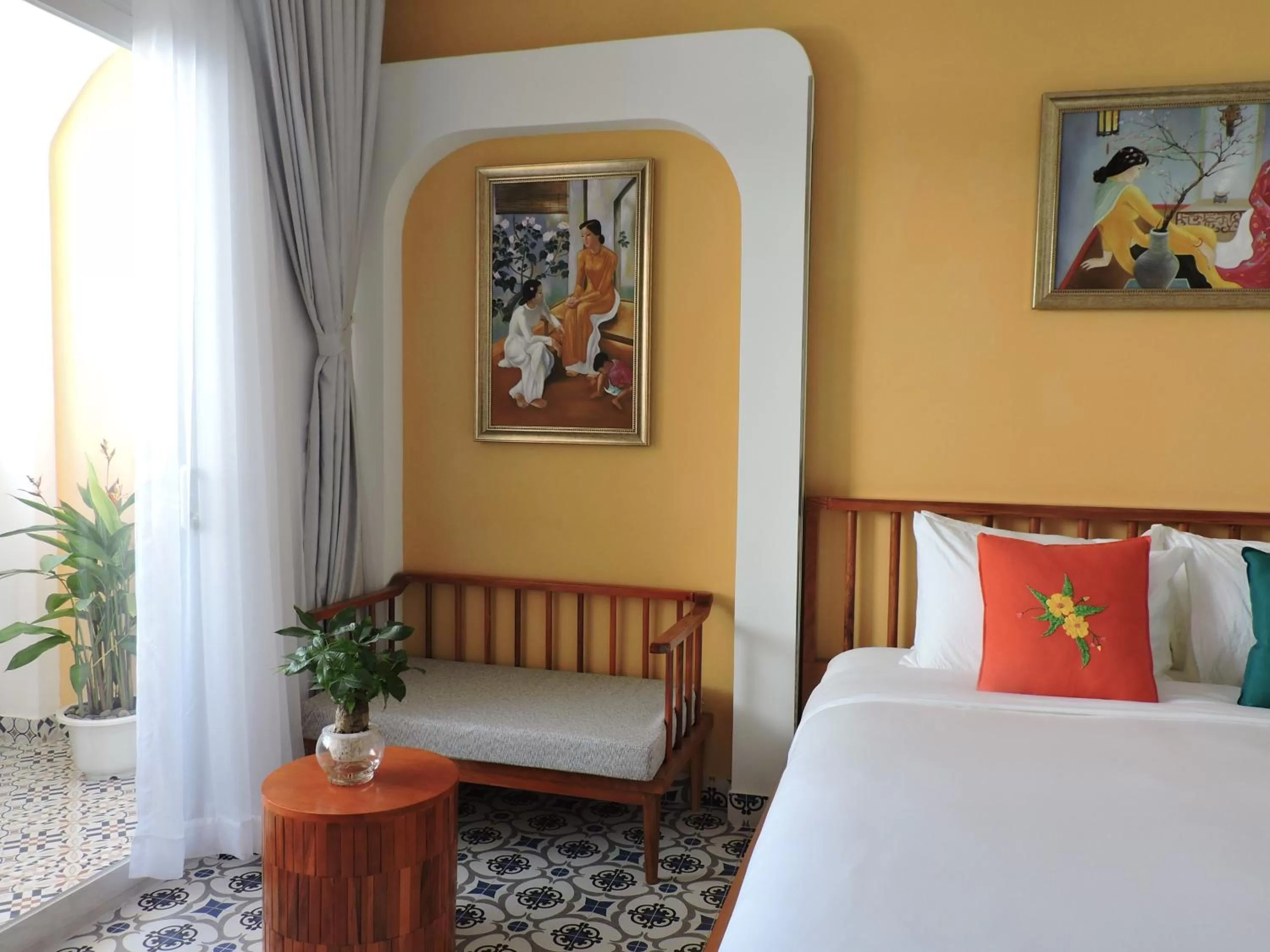 Seating area, Bed in Chez Mimosa Local - Free Laundry