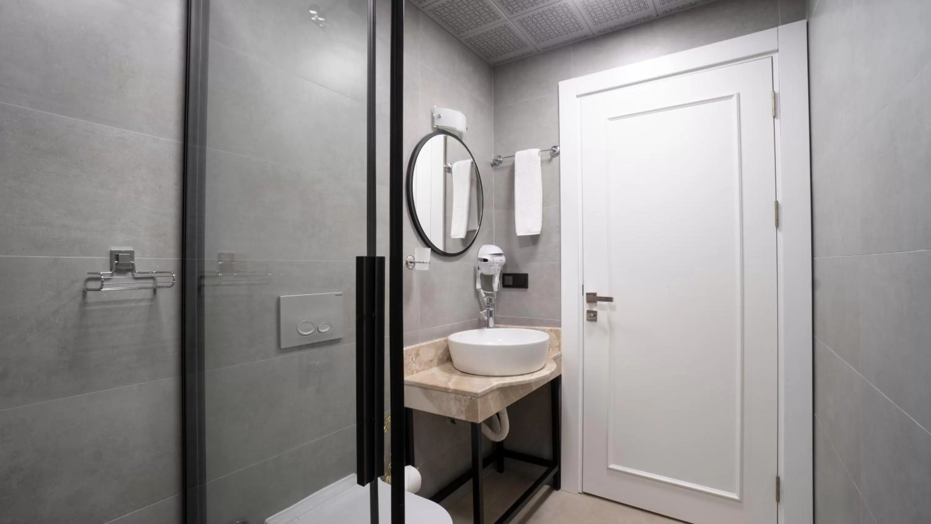 Bathroom in Estera Hotel Silent