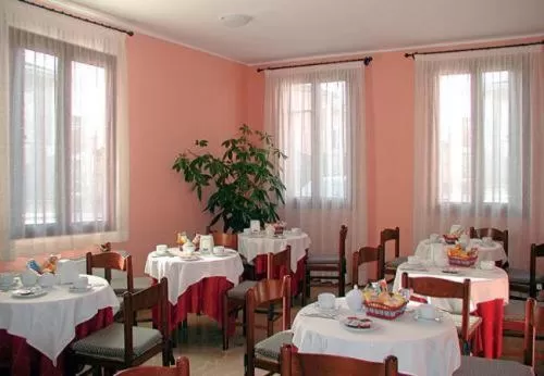 Restaurant/places to eat in Hotel Altieri
