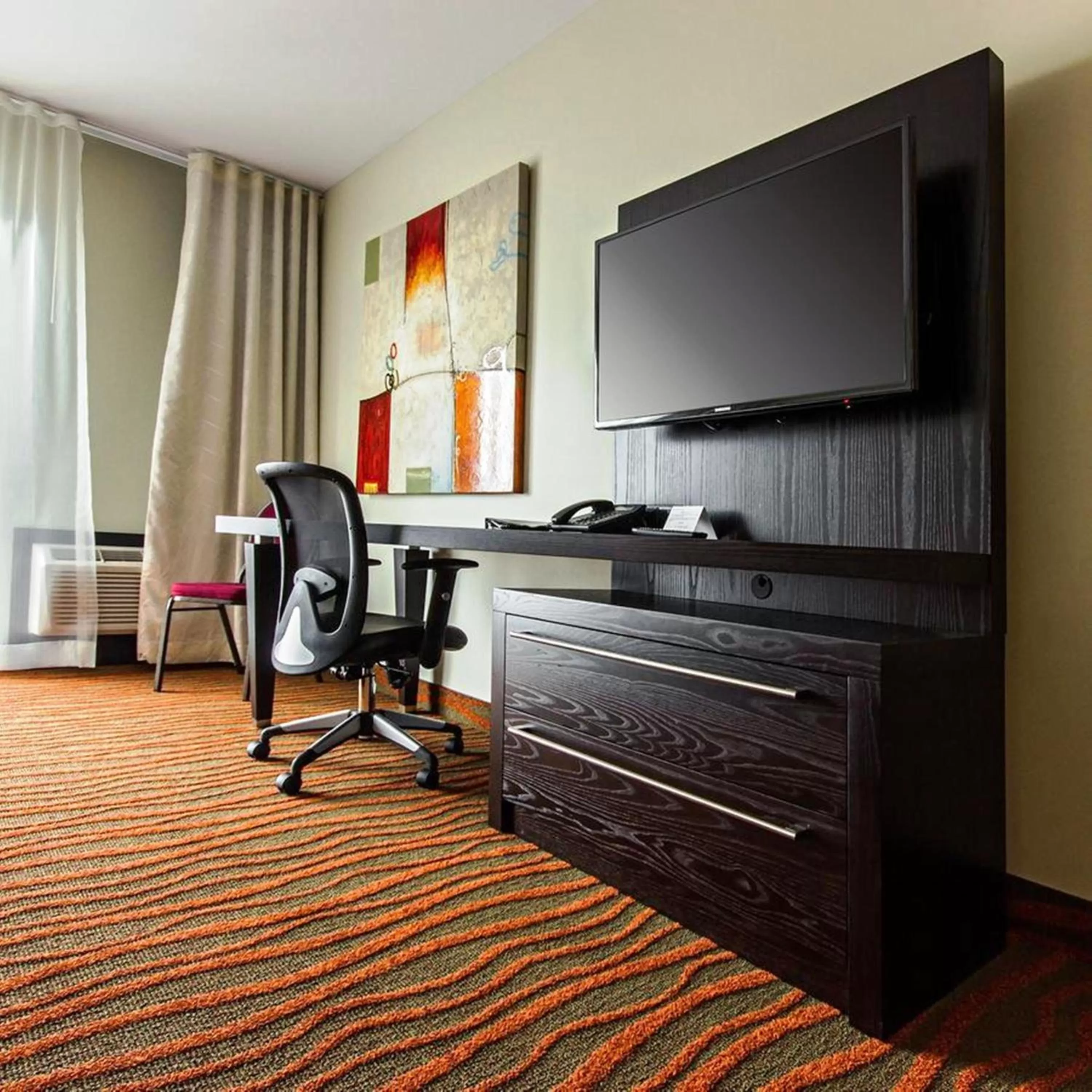 King Room with Parking View - Disability Access - Non-smoking in Hotel Levesque
