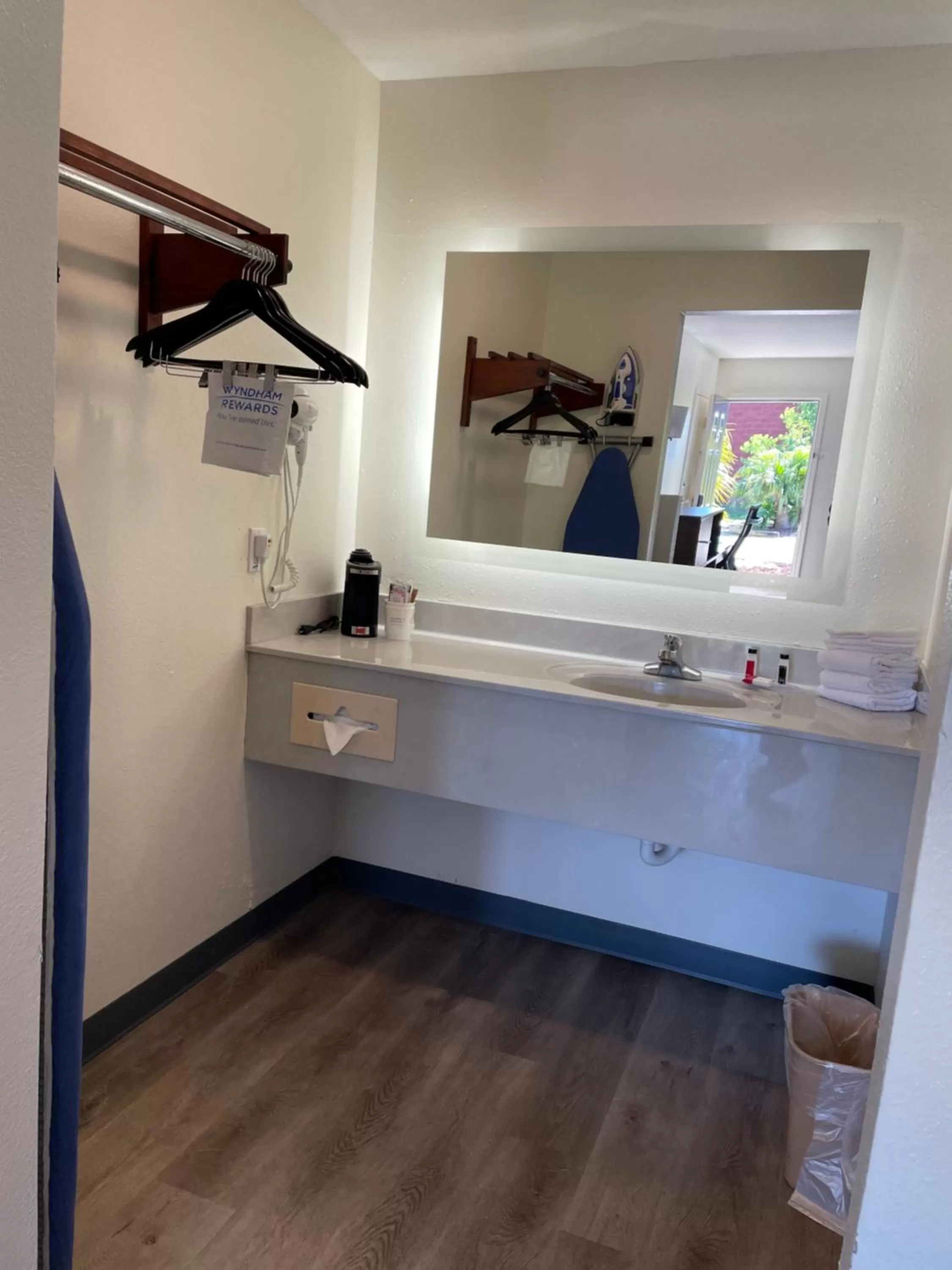 Superior King Room - Non-Smoking in Baymont by Wyndham Biloxi - Ocean Springs