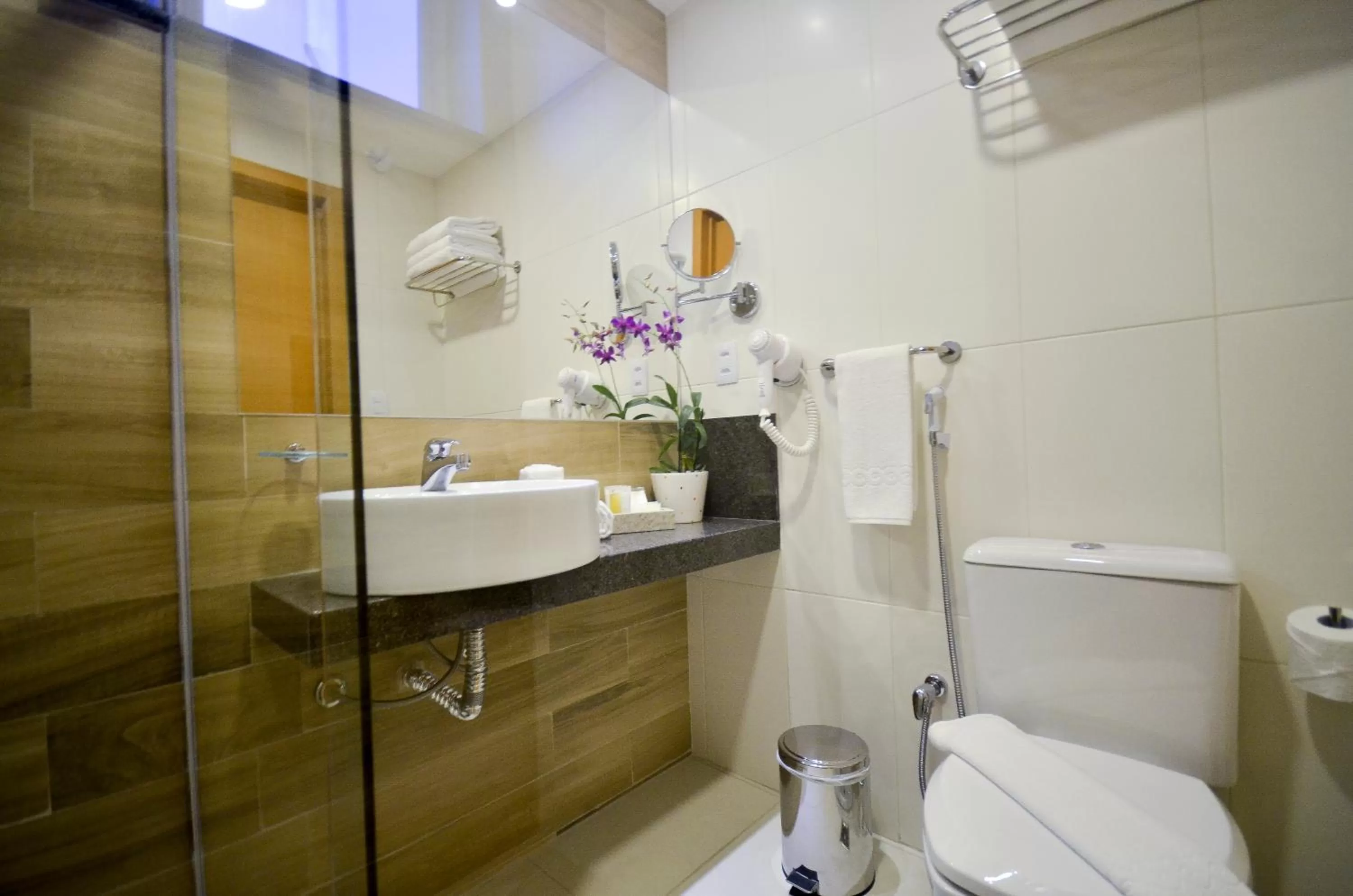 Bathroom in Oásis Cabo Frio Hotel