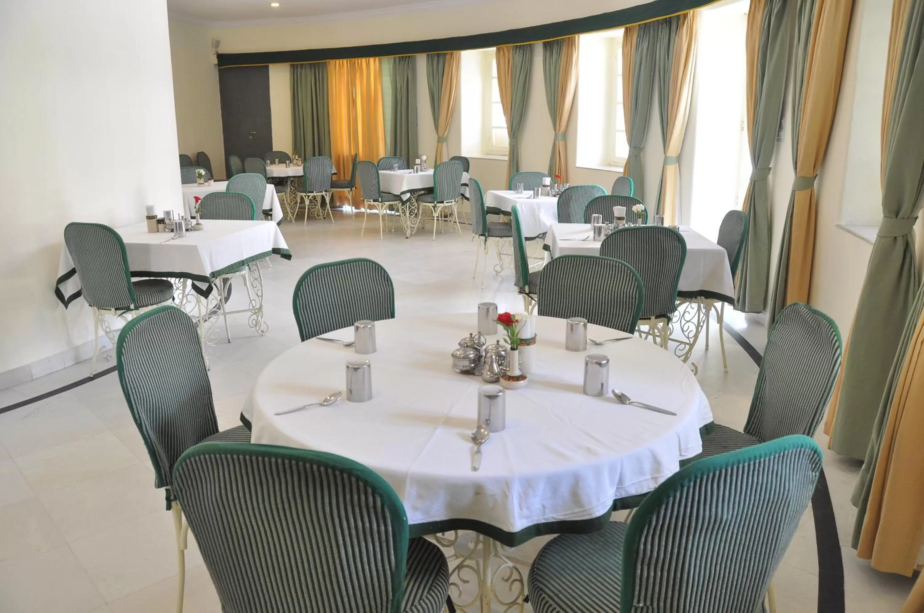 Restaurant/places to eat in Garden Hotel - Heritage by HRH Group of Hotels