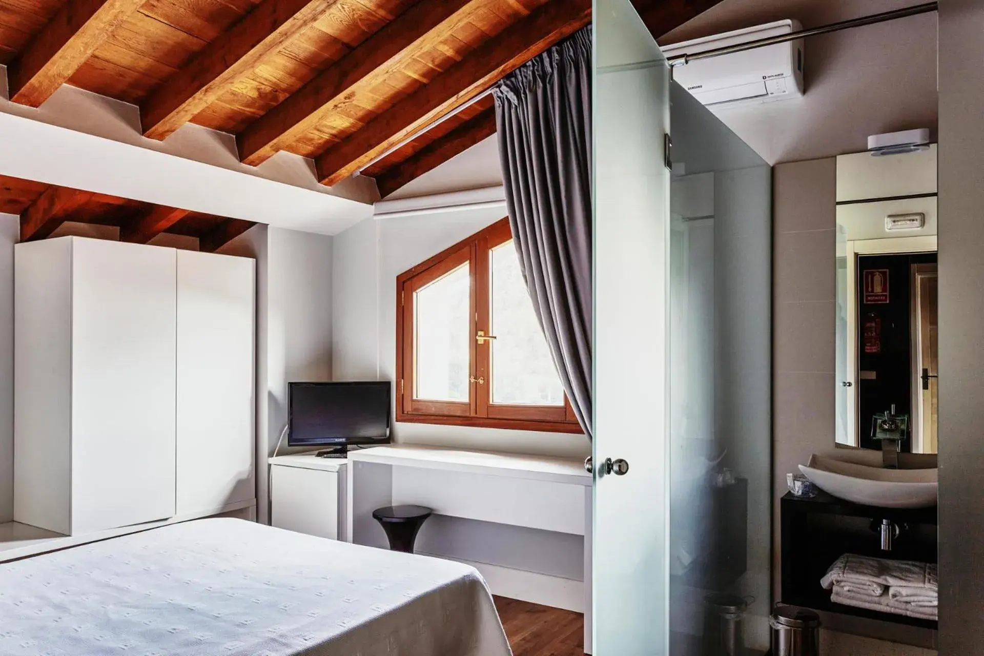 Economy Double Room in Villa Arce Hotel Economy Double Room in Villa Arce Hotel