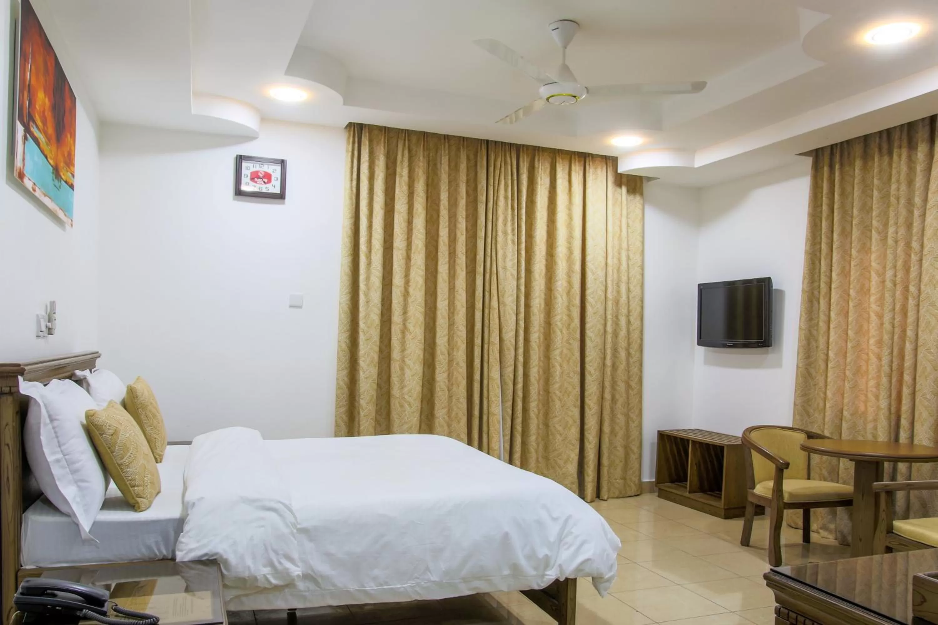 Bed in Sleep Inn Hotel - City Centre