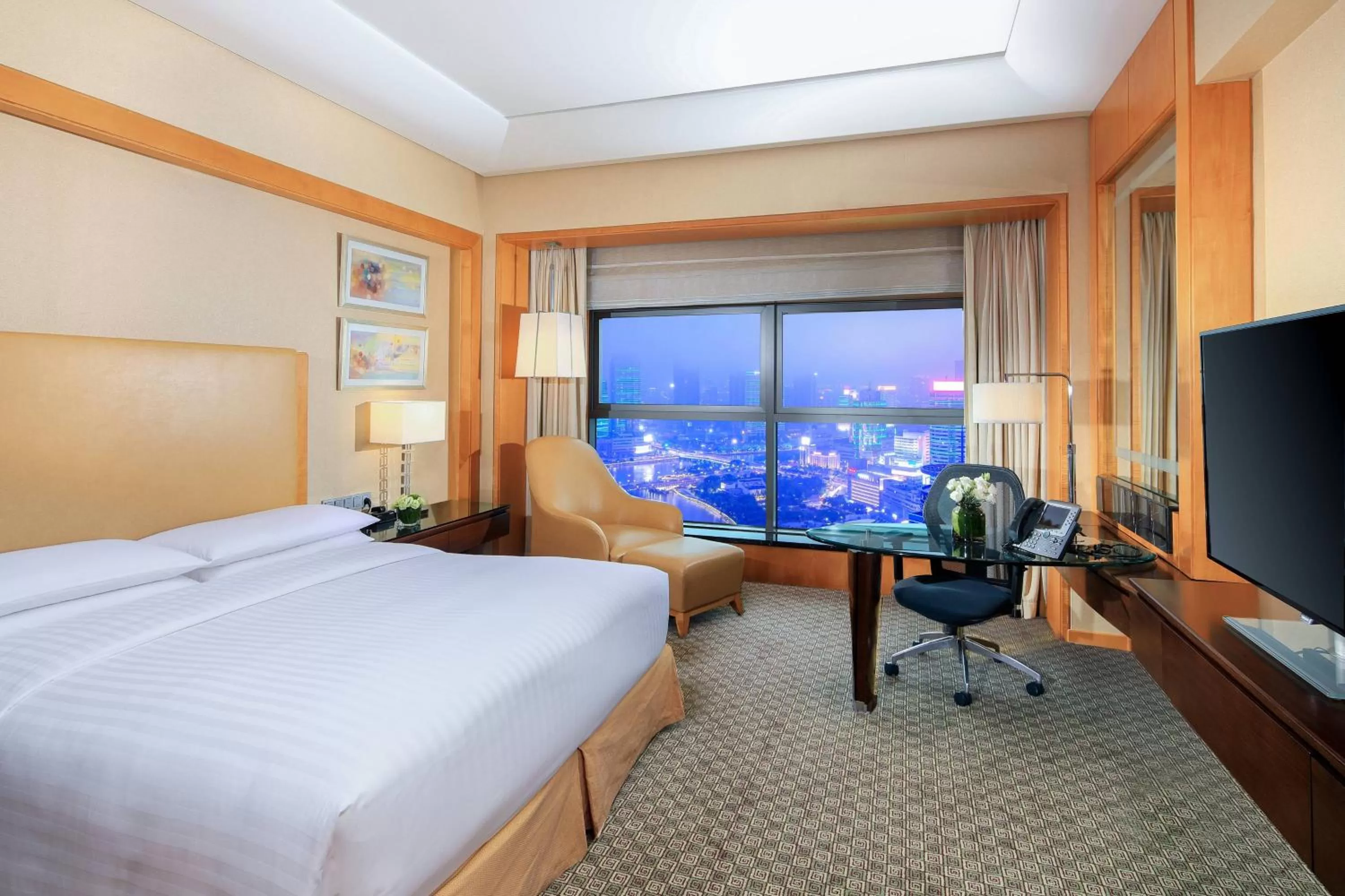 Photo of the whole room, Bed in Ningbo Marriott Hotel