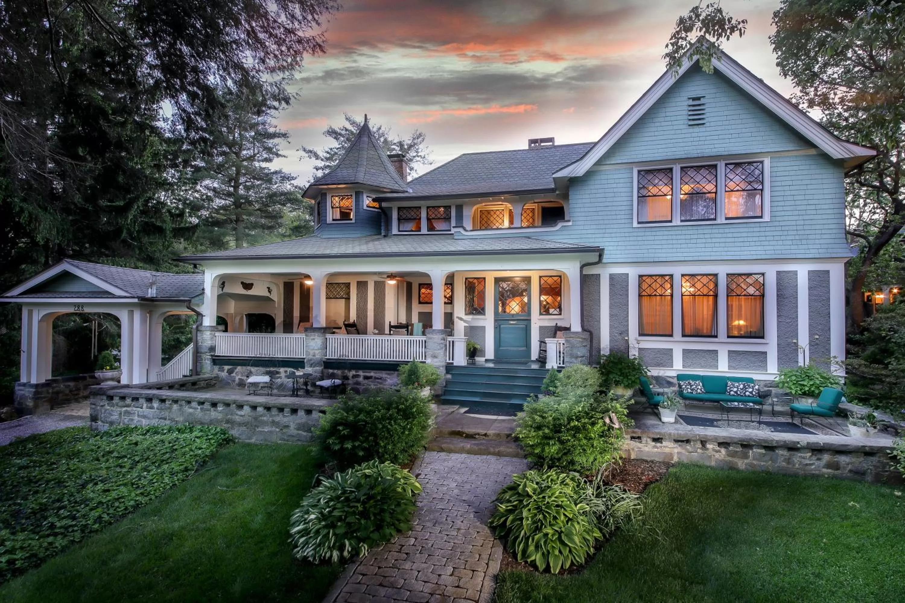 Property Building in Black Walnut B&B Inn