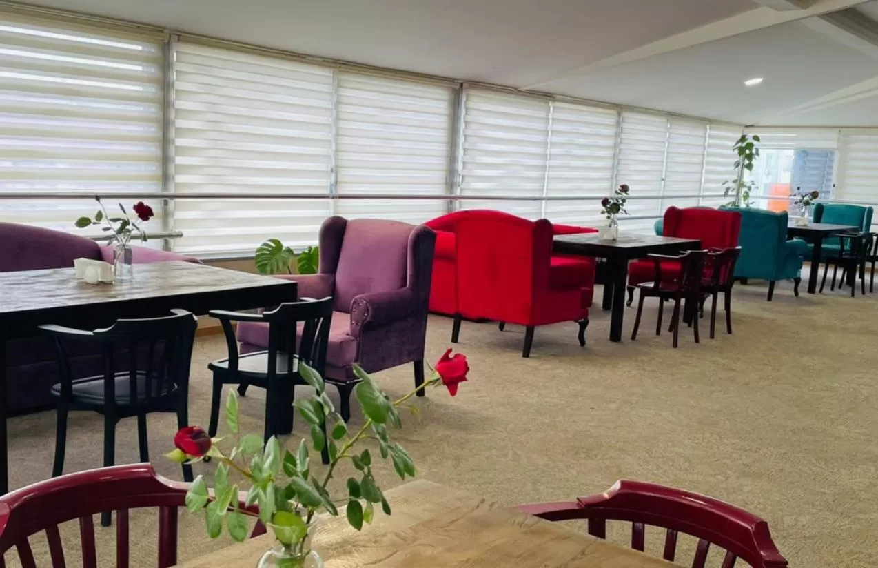 Restaurant/Places to Eat in Aura Boutique Hotel