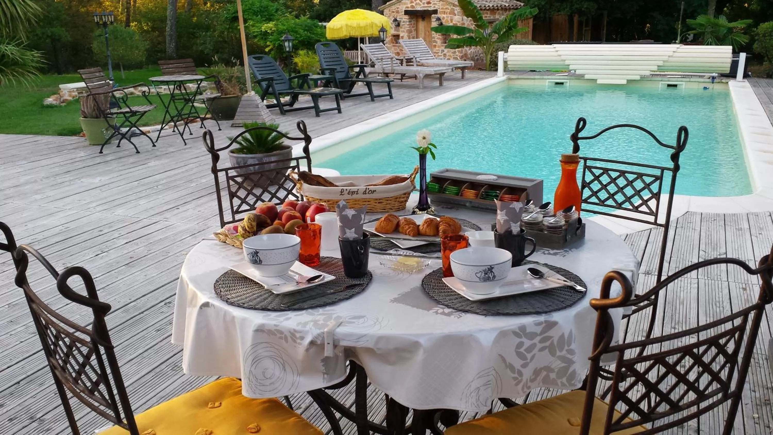 Continental breakfast in Le Jardin des Selves