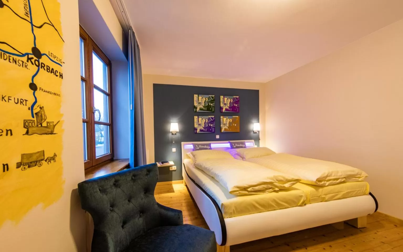 Bed in Hotel Goldflair am Rathaus