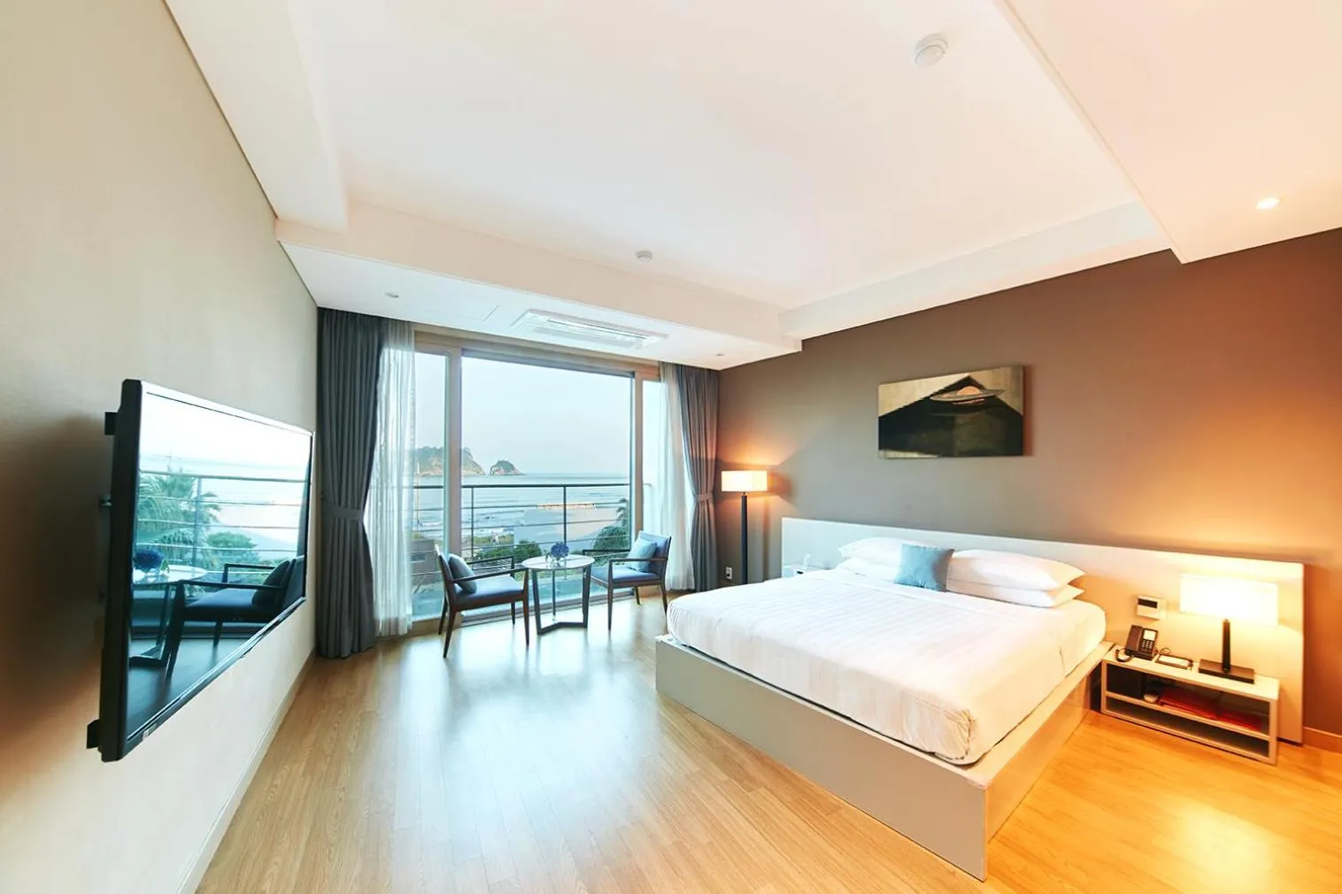 Day, Bed in The Grand Sumorum