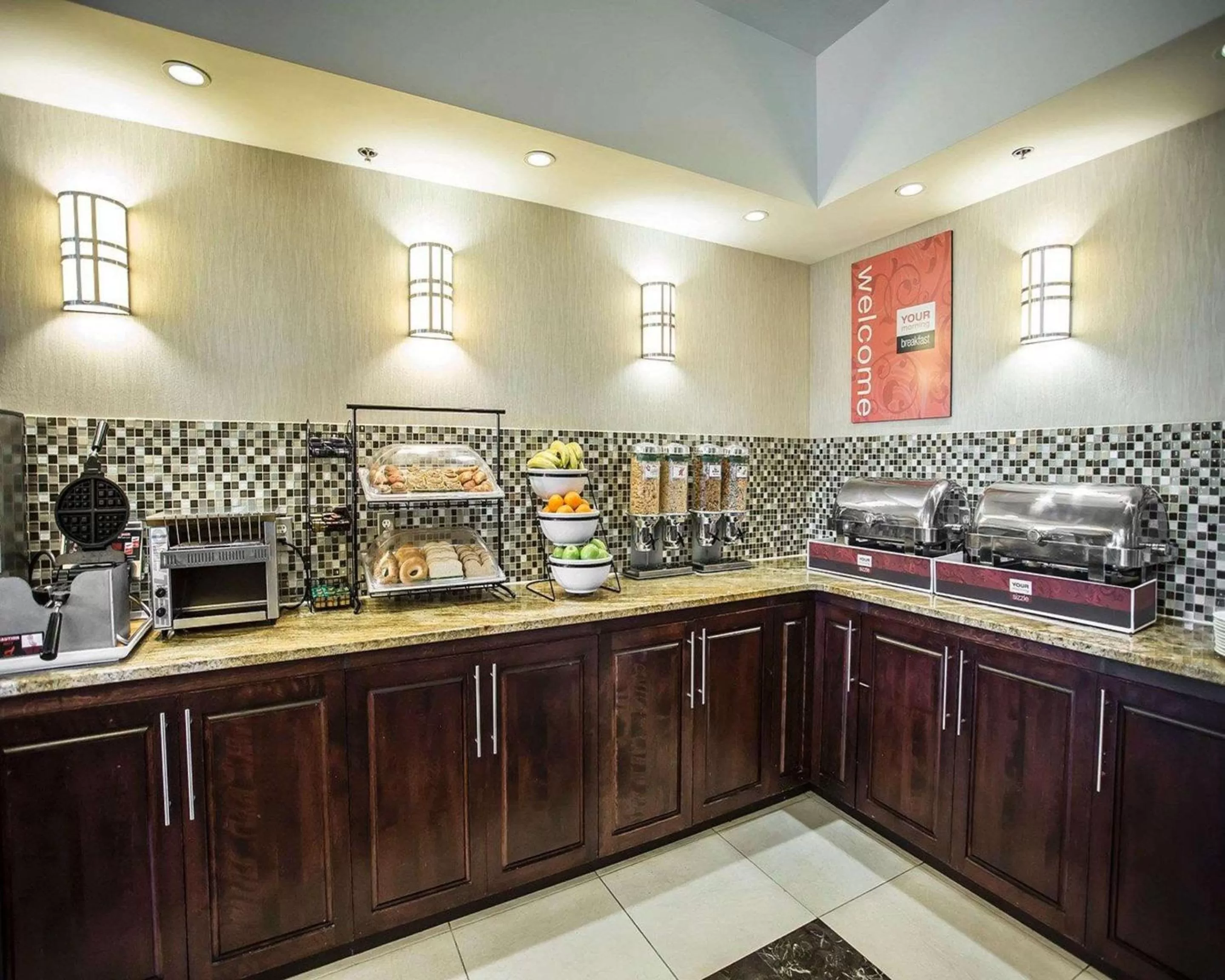 Restaurant/places to eat in Comfort Hotel Bayer's Lake