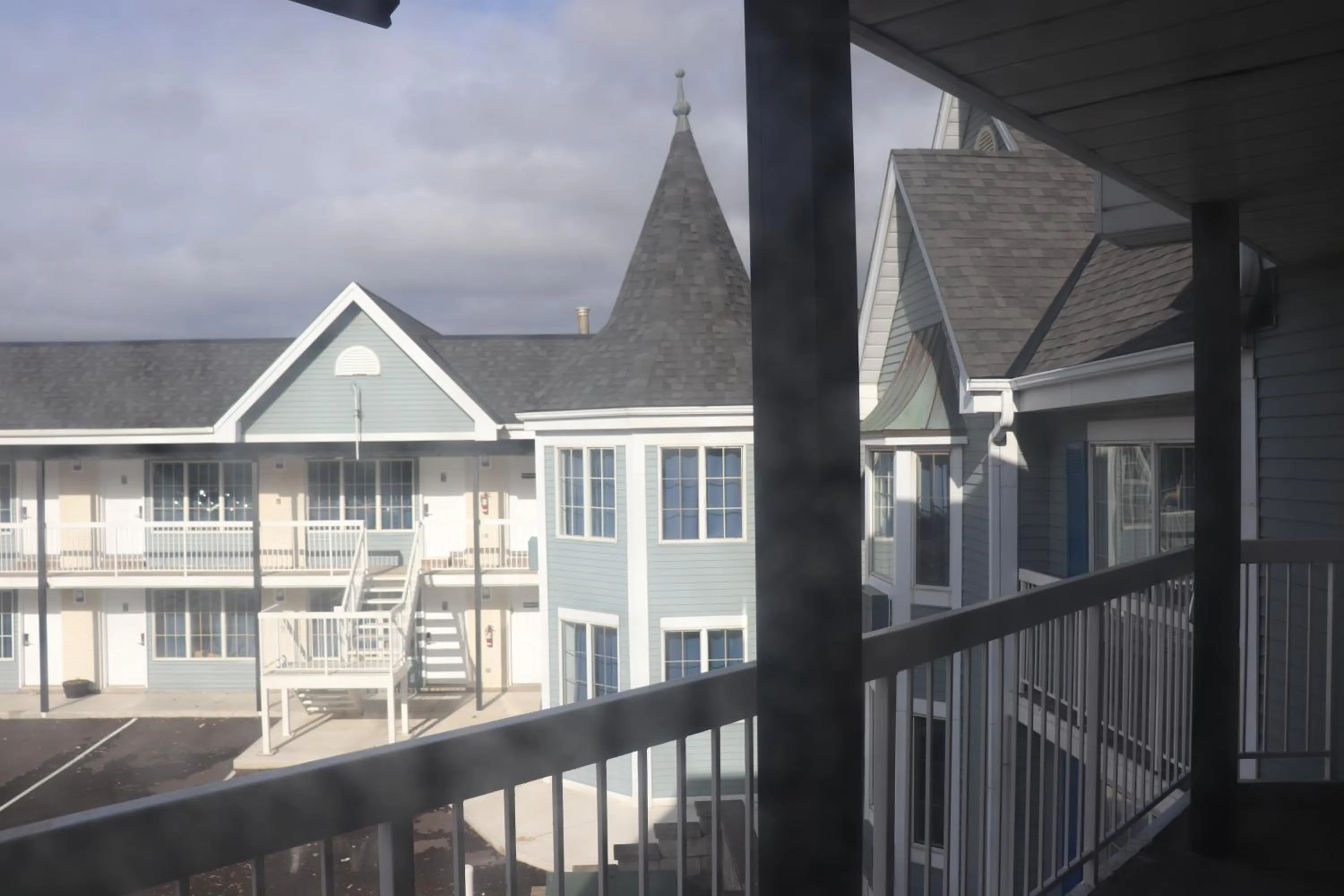 Property building in Falls Lodge & Suites