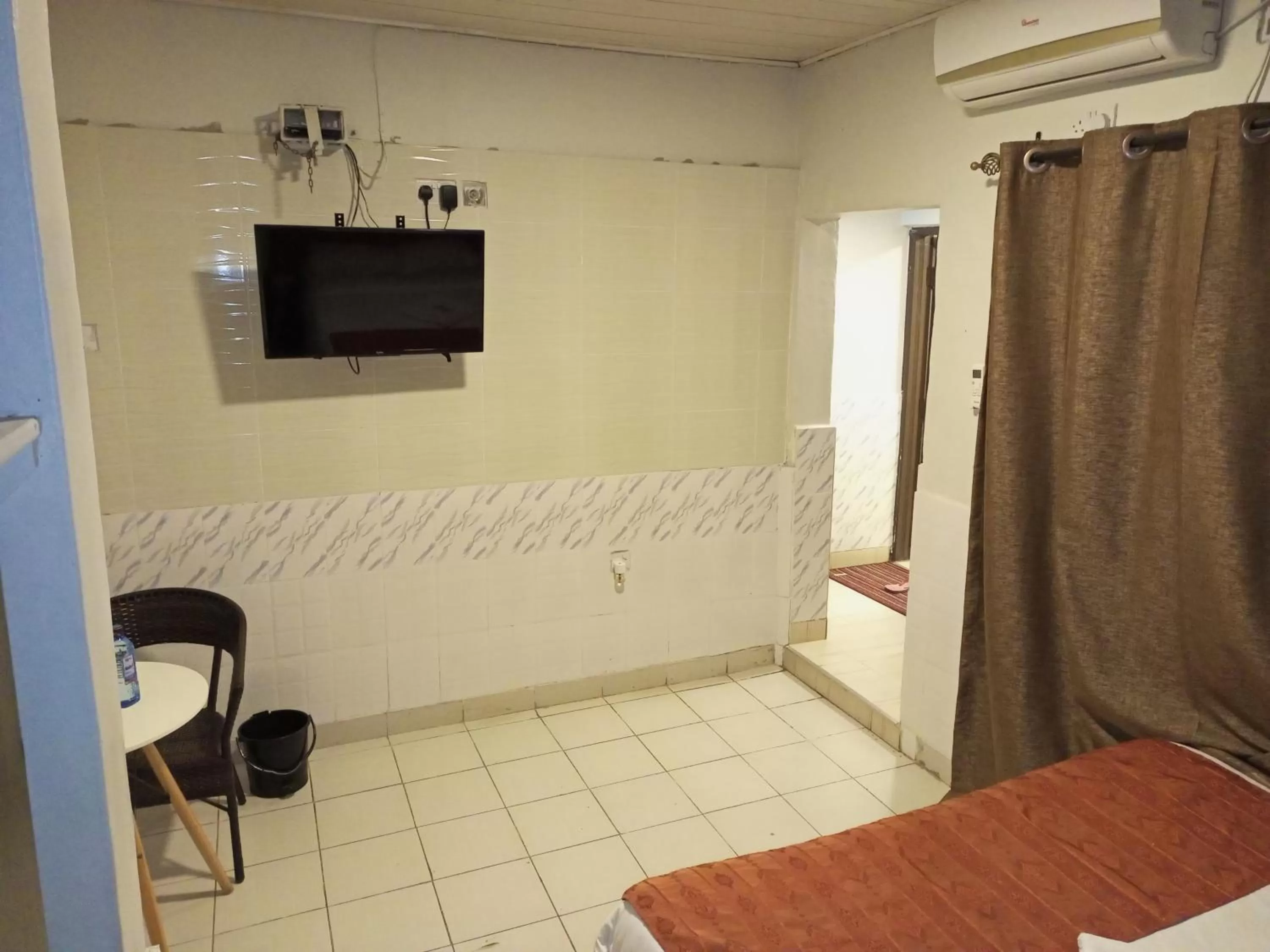 Bedroom, Bed in Beach View Hotel - Kisumu