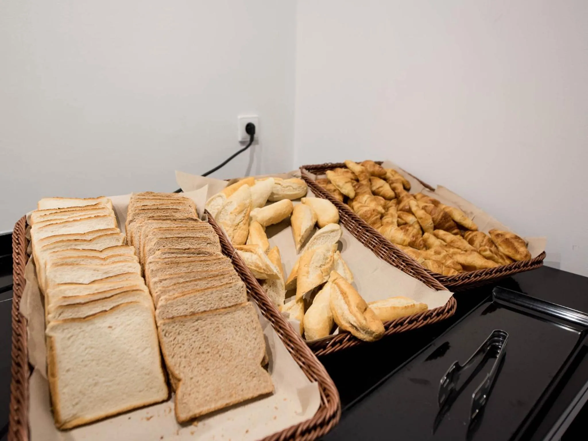 Breakfast in room00 Lisboa Hostel