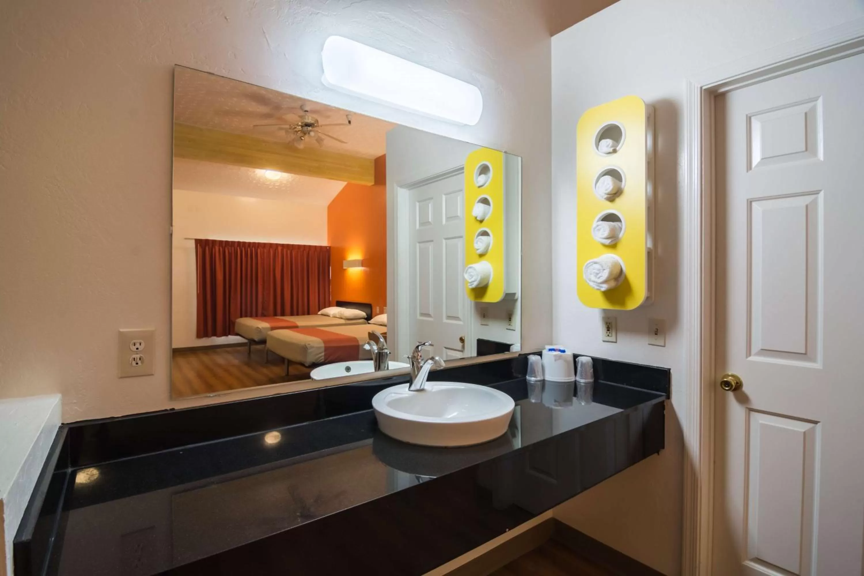 Bathroom, Bed in Motel 6-Globe, AZ