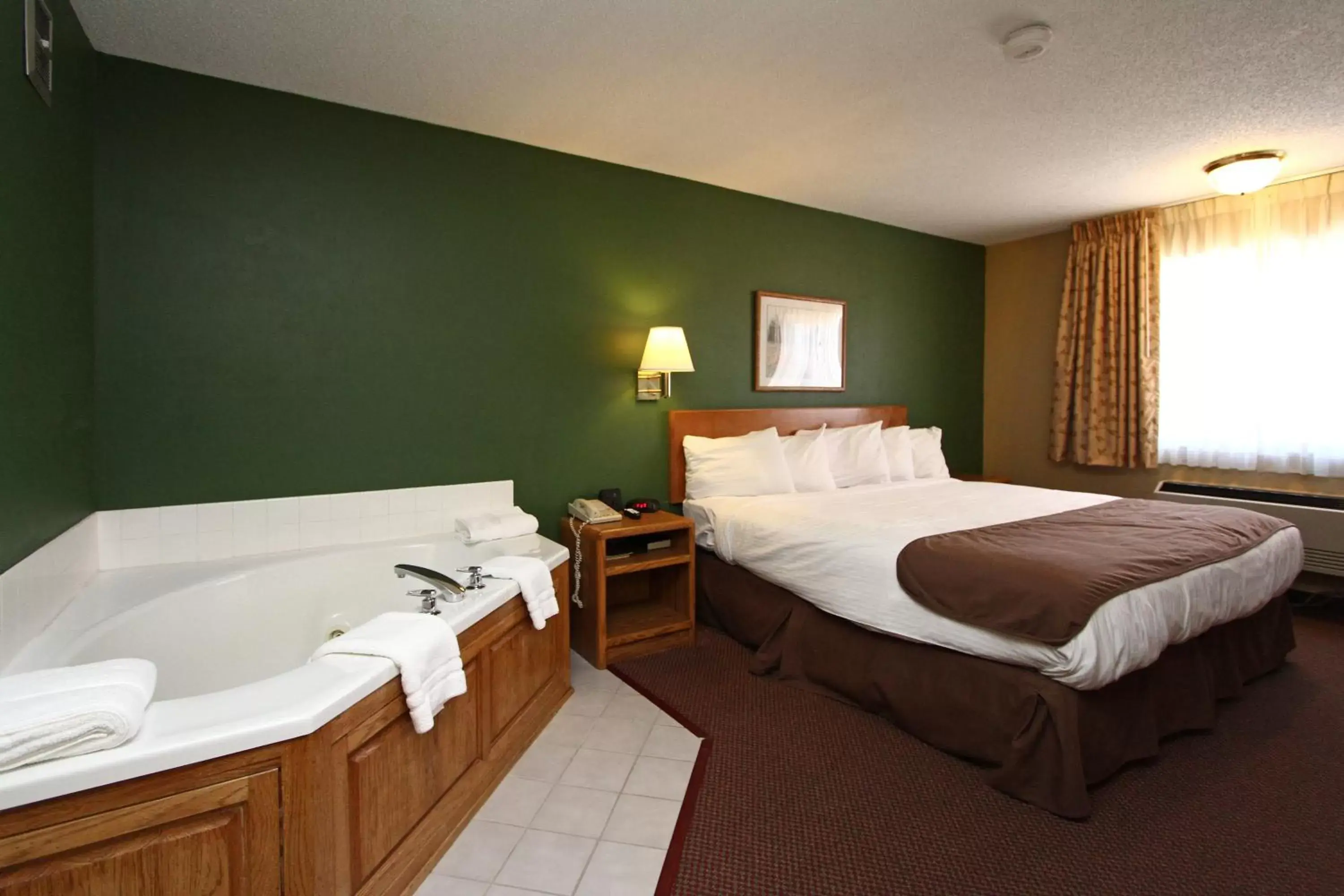 King Room with Spa Bath - Non-Smoking in New Victorian Inn & Suites Kearney King Room with Spa Bath - Non-Smoking in New Victorian Inn & Suites Kearney