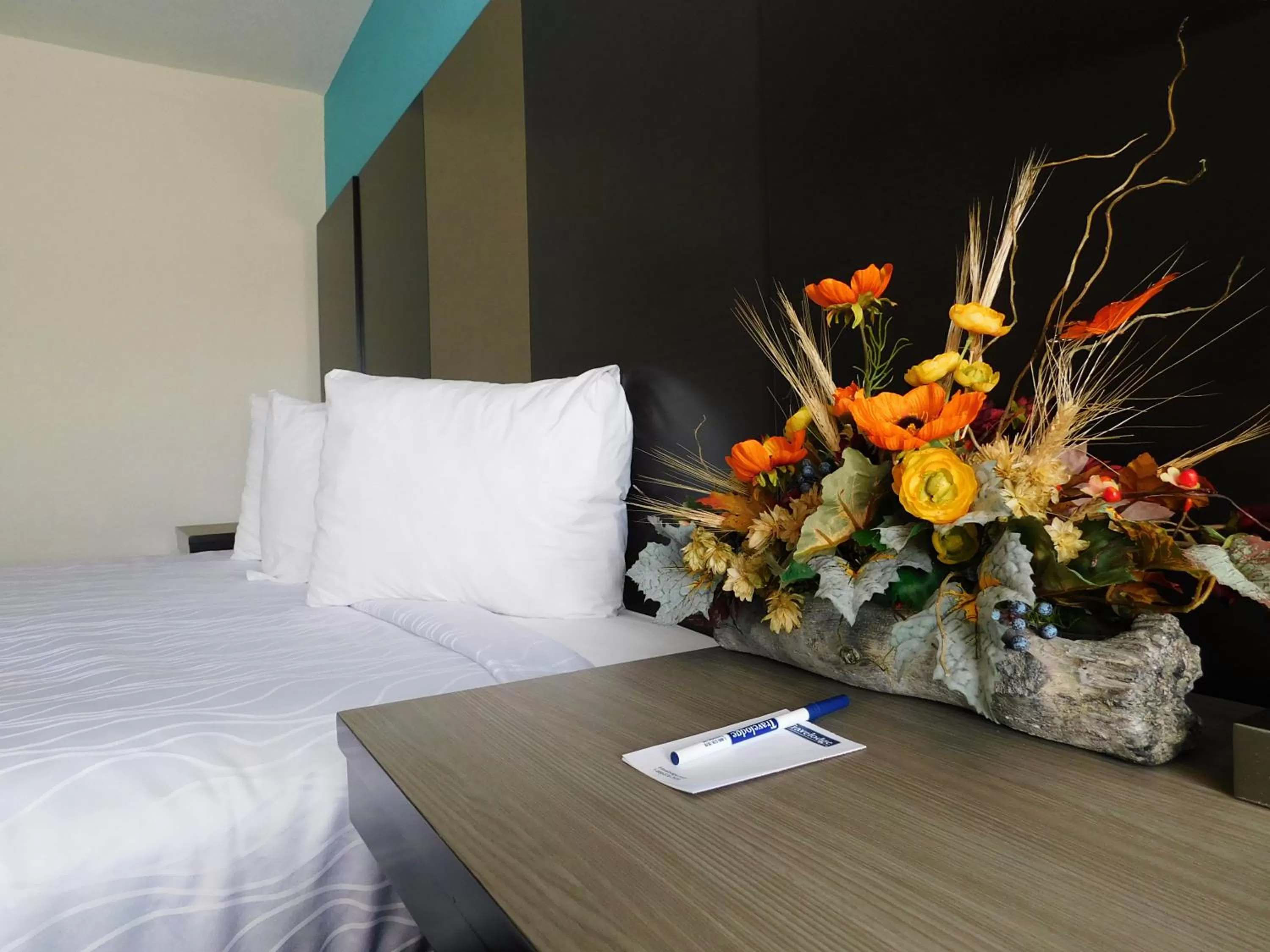 Bed in Travelodge by Wyndham Angels Camp CA