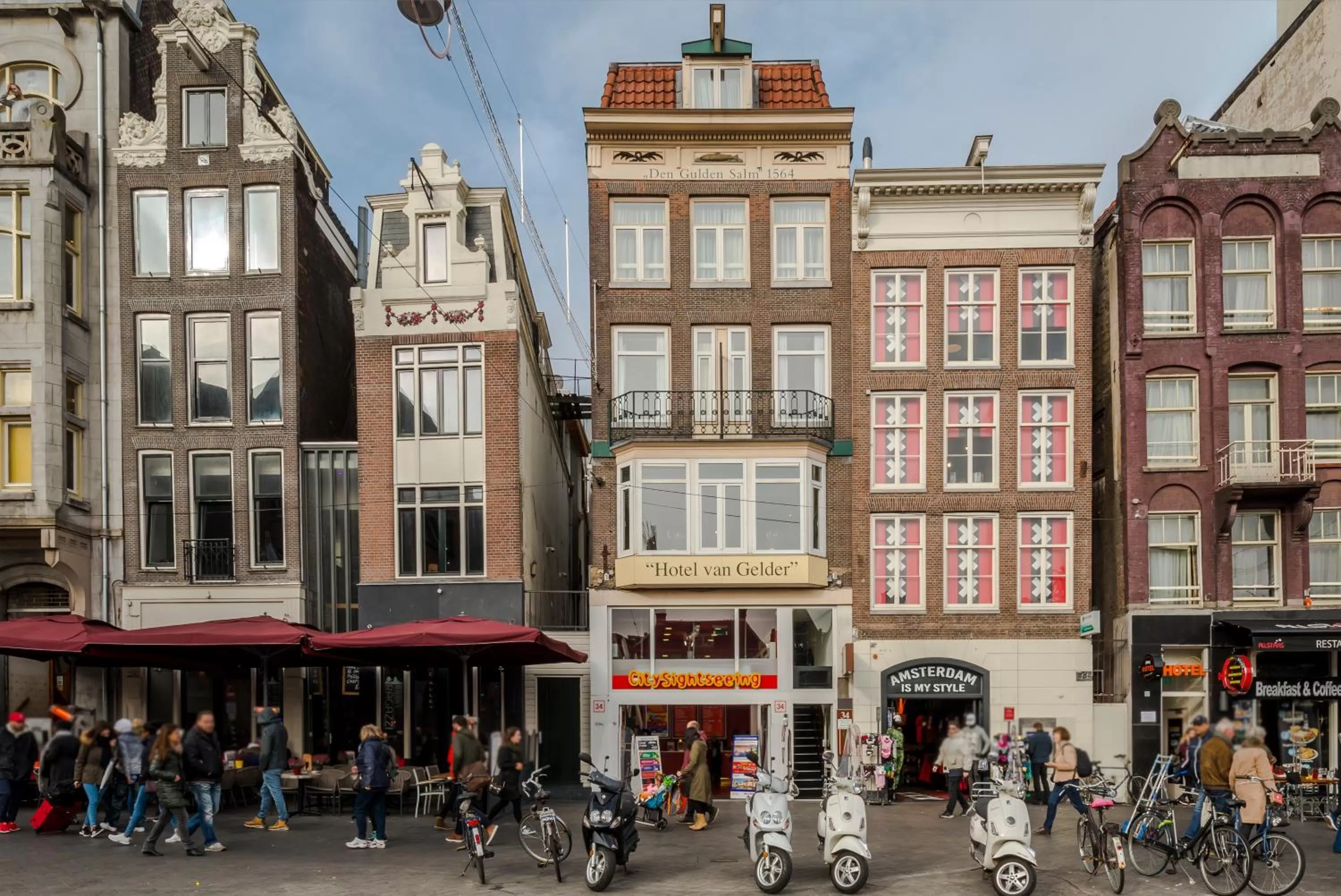 Property building in Hotel van Gelder