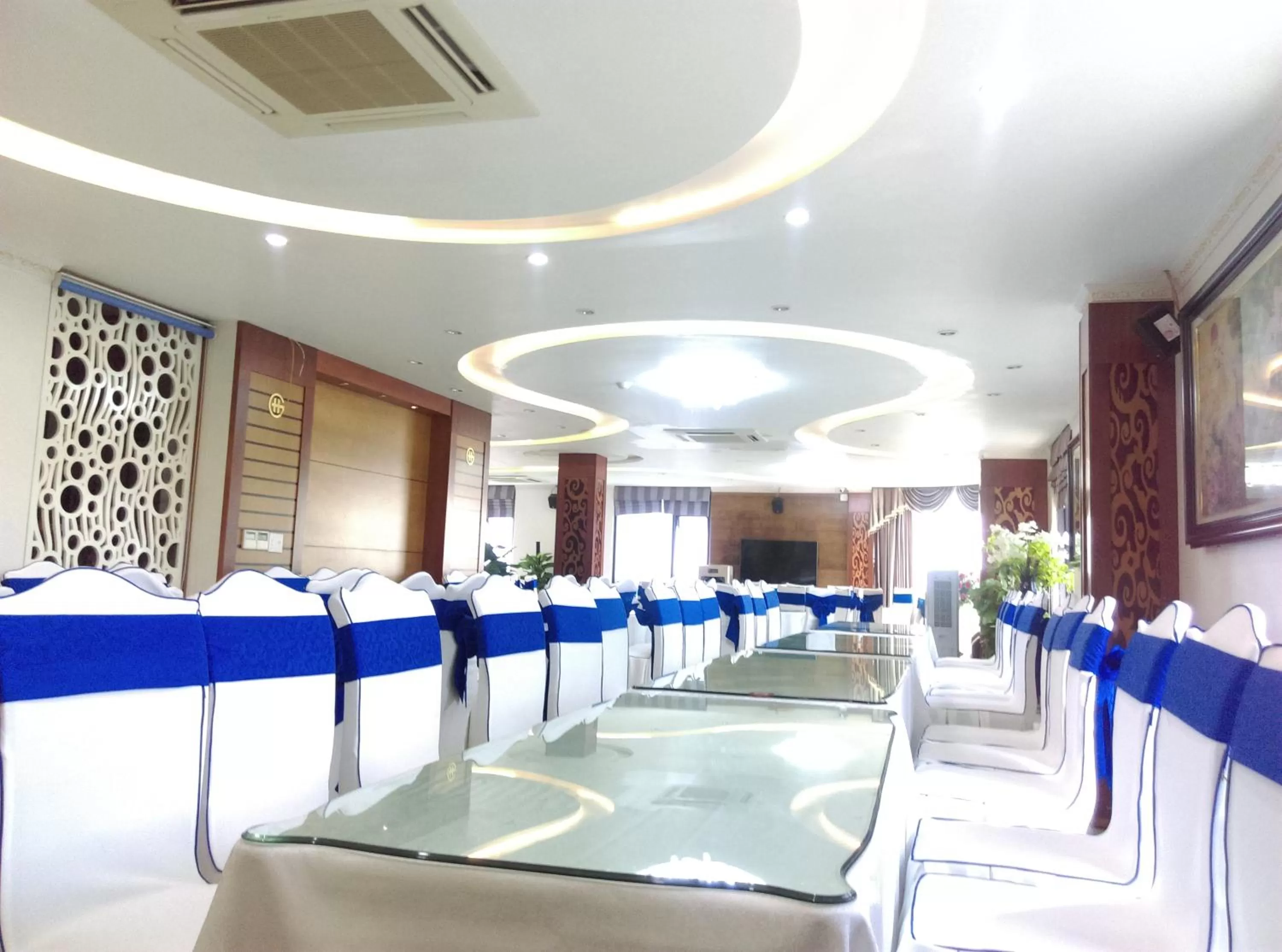 Restaurant/places to eat in Golden Thai binh Hotel