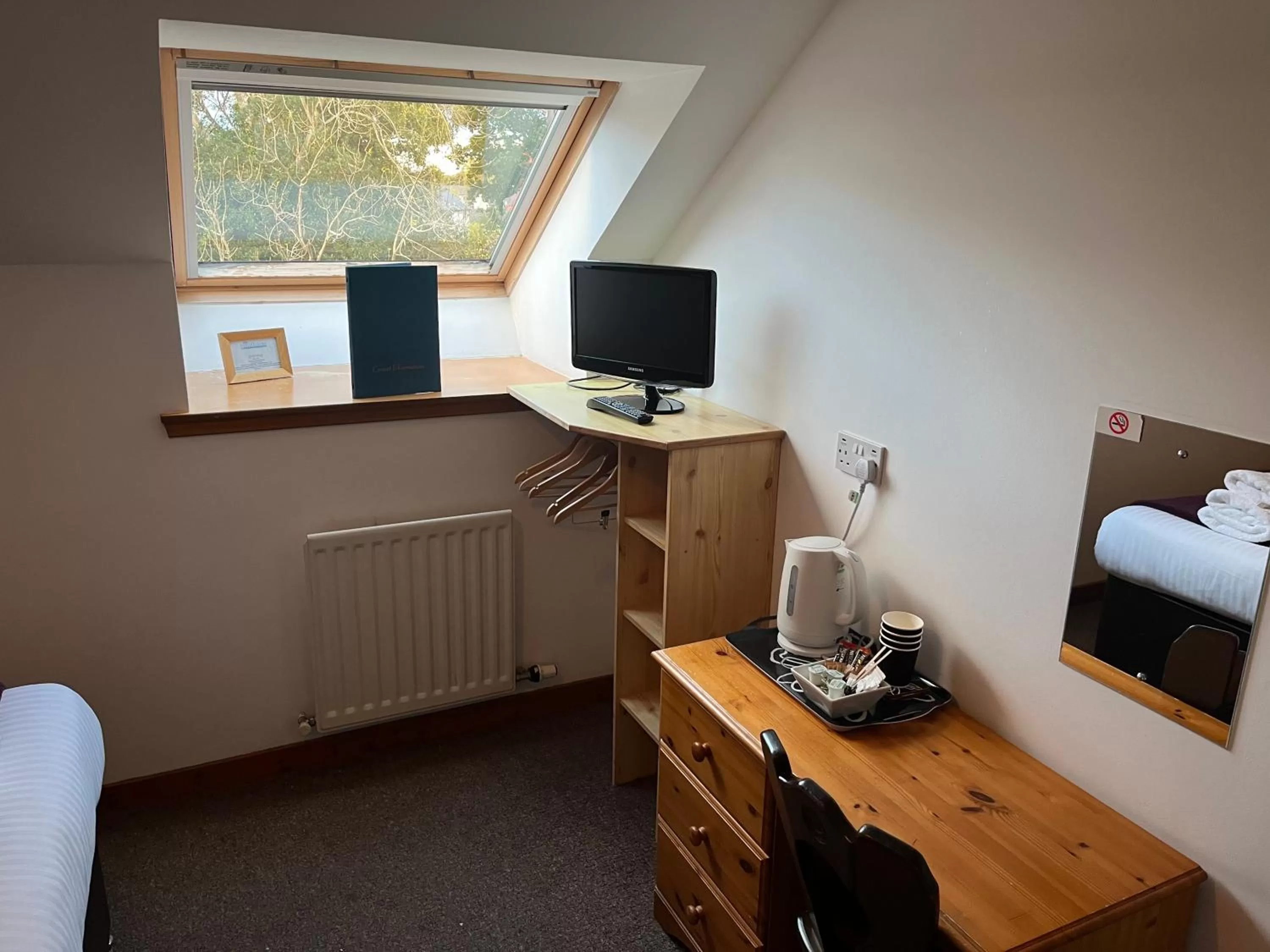 Coffee/tea facilities in Smithton Hotel