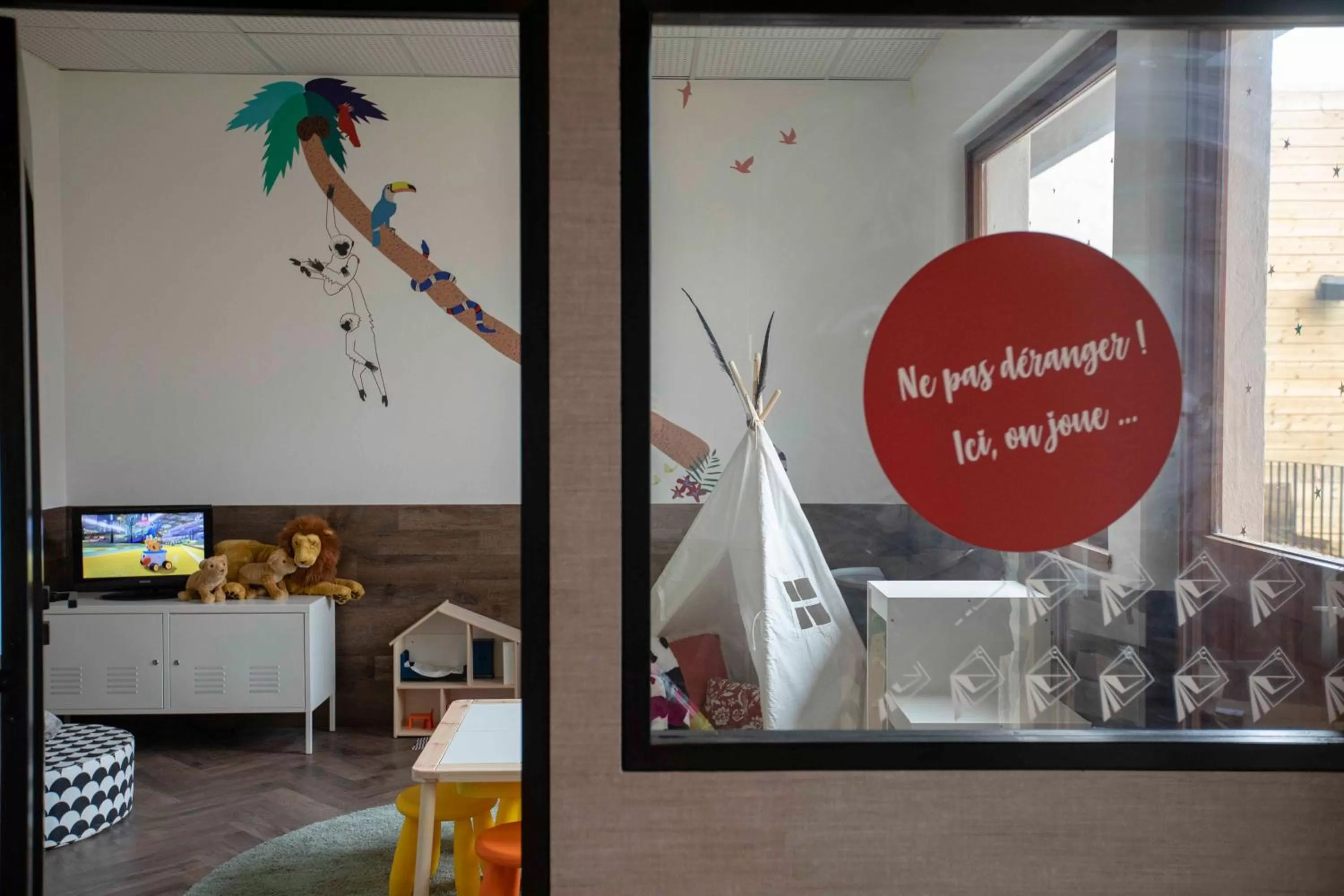 Kids's club in Hôtel Restaurant Vaillant Colmar Nord