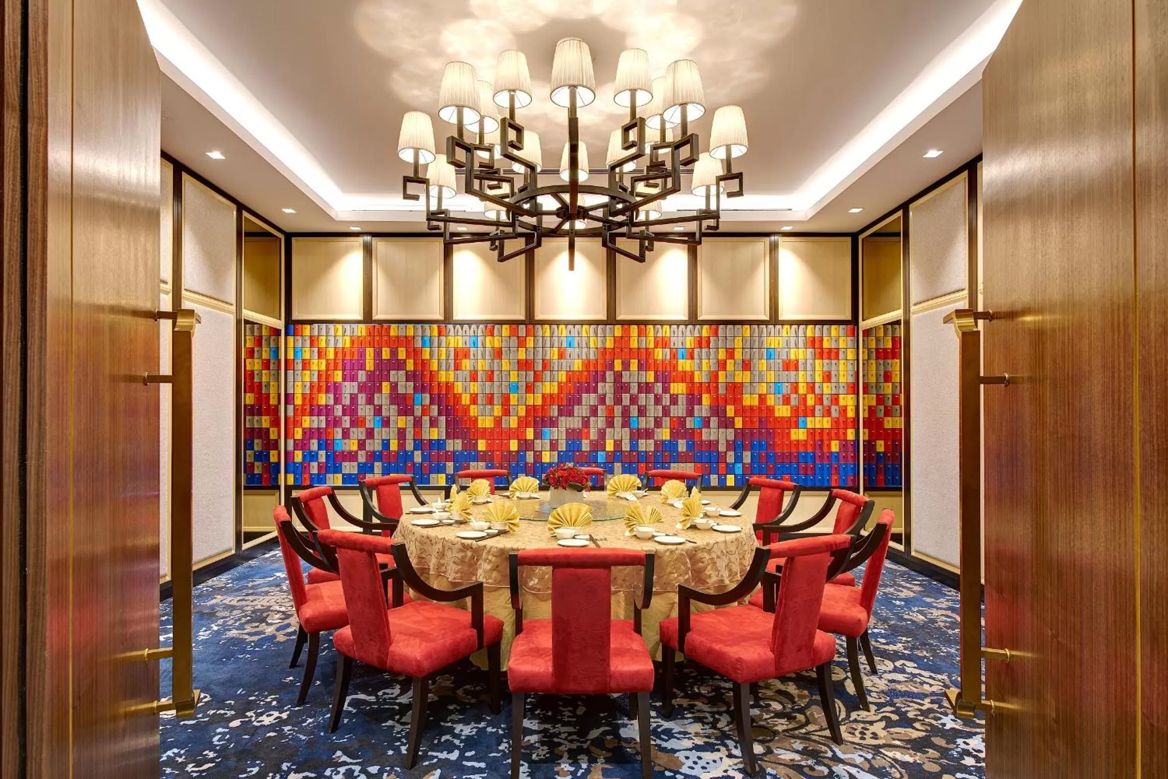 Restaurant/places to eat in One World Hotel