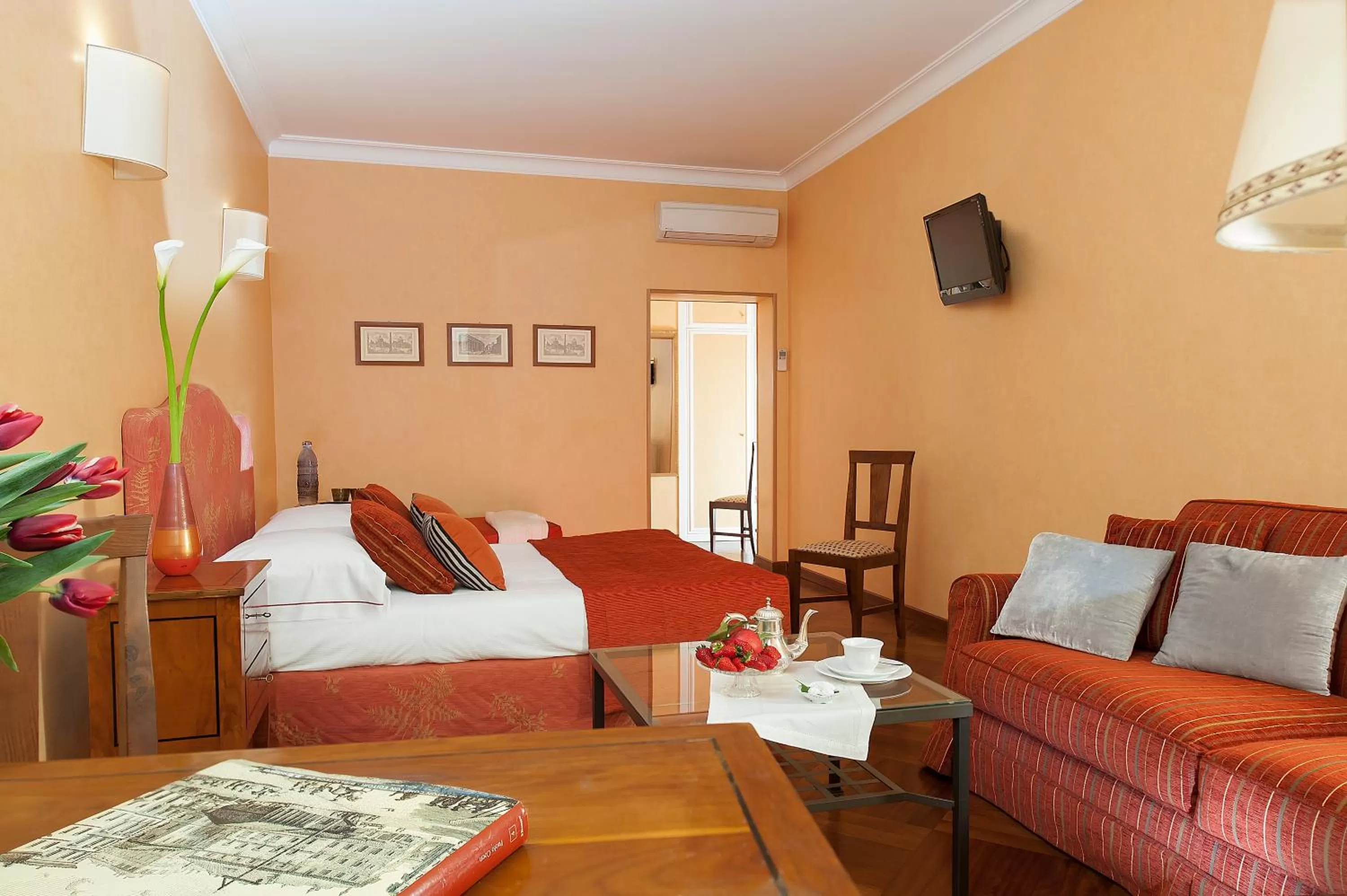 Photo of the whole room, Bed in All'Orologio