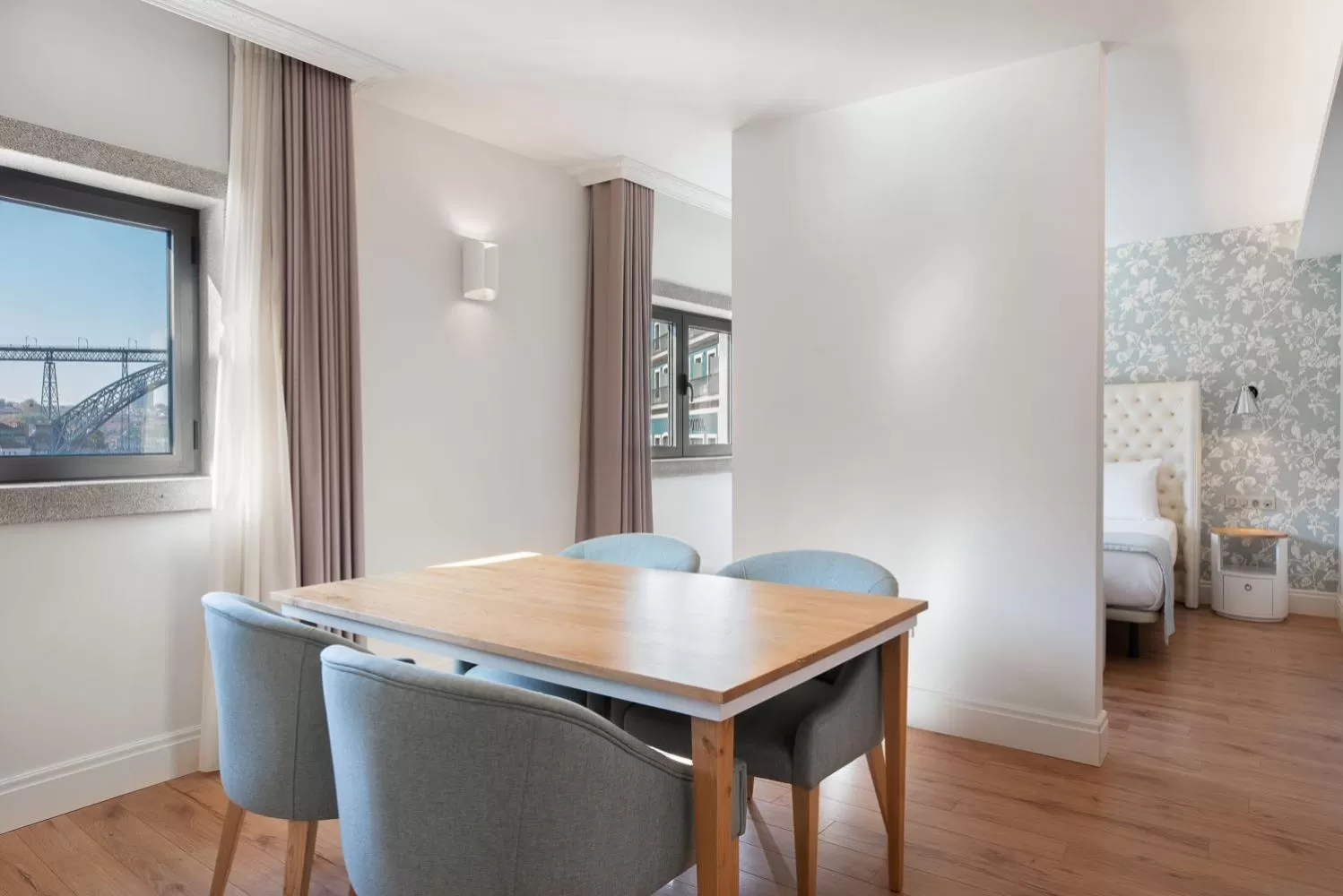 Seating area in Eurostars Porto Douro