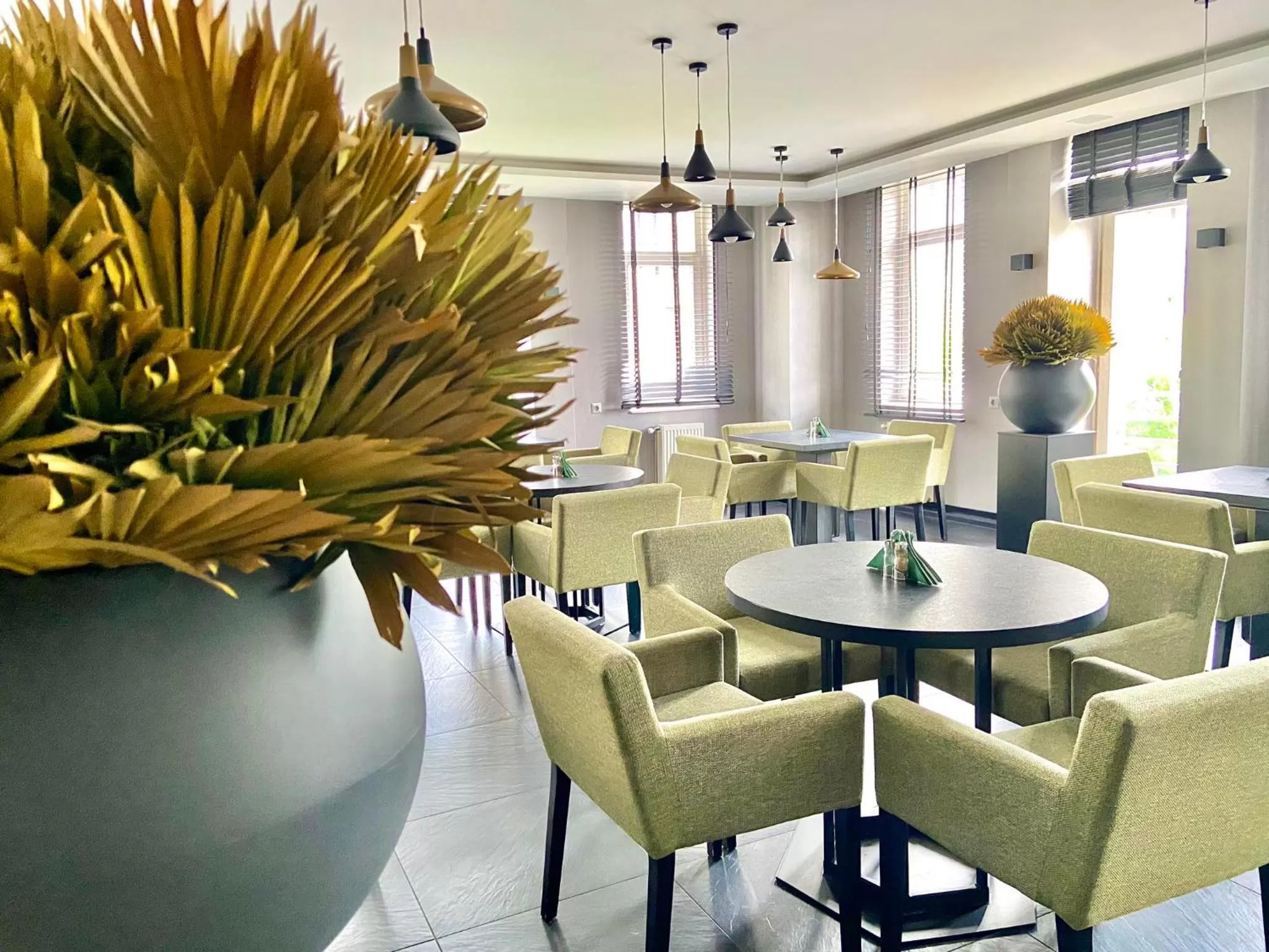 Restaurant/places to eat in Hotel Central