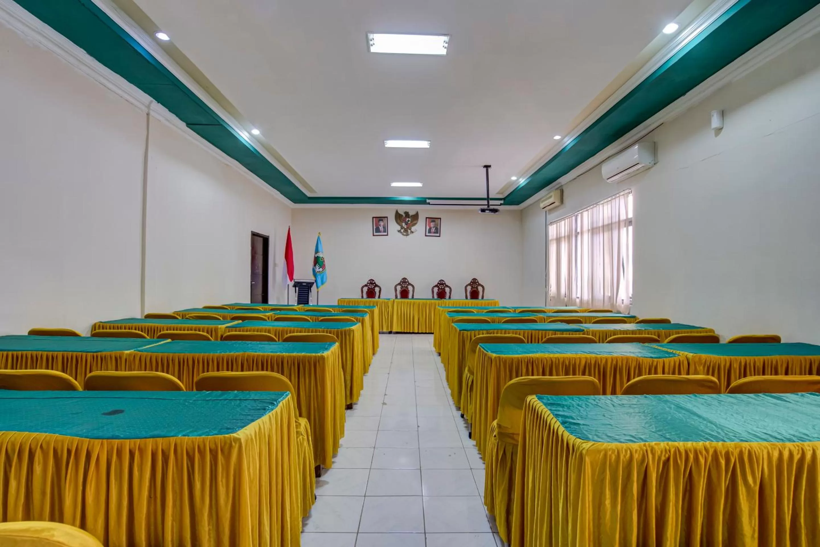 Meeting/conference room in OYO 3862 Syariah Hotel Pandan Wangi