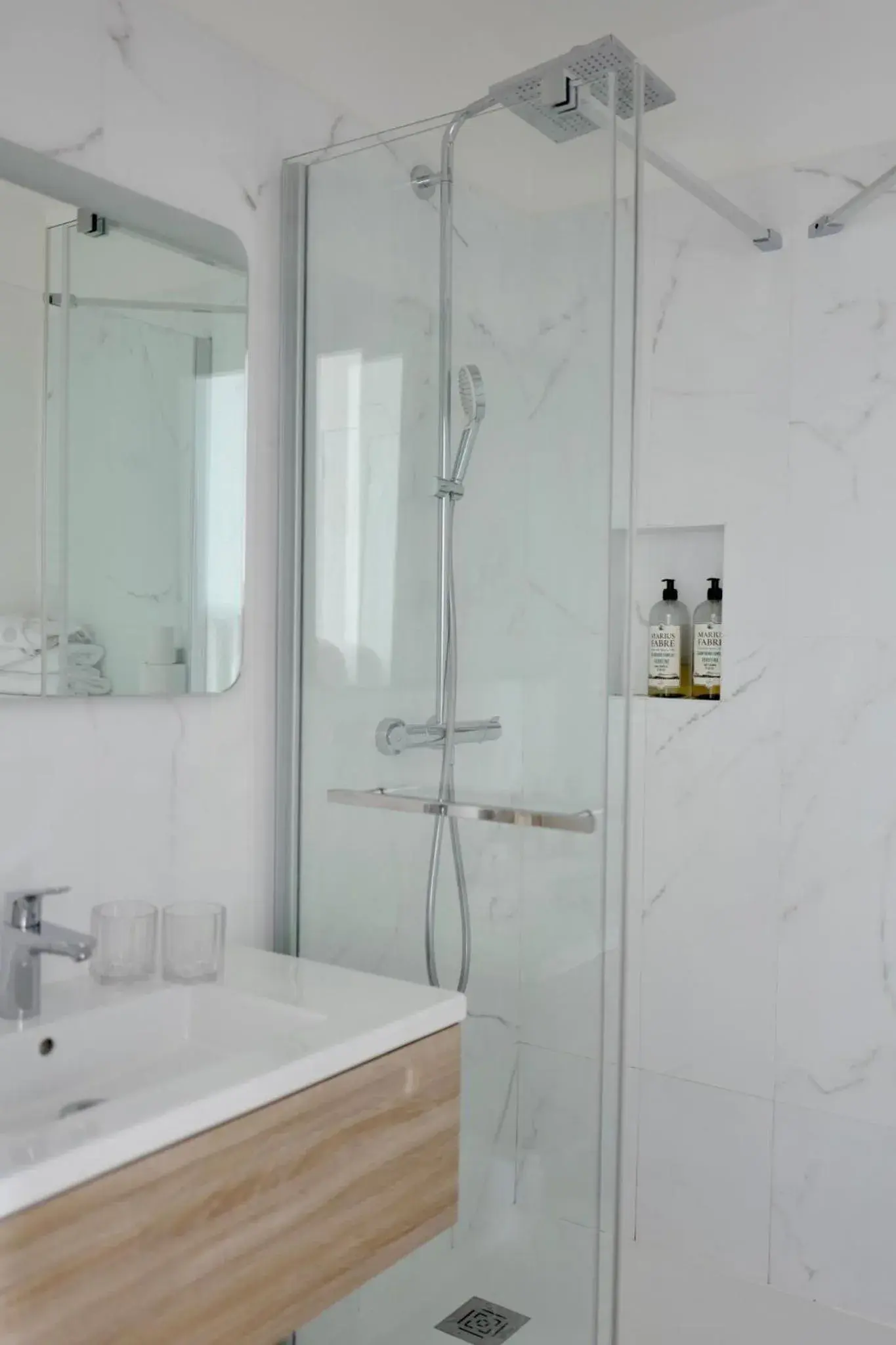 Economy Single Room - single occupancy - Attic in Hotel Belle-Vue Vieux-Port Economy Single Room - single occupancy - Attic in Hotel Belle-Vue Vieux-Port