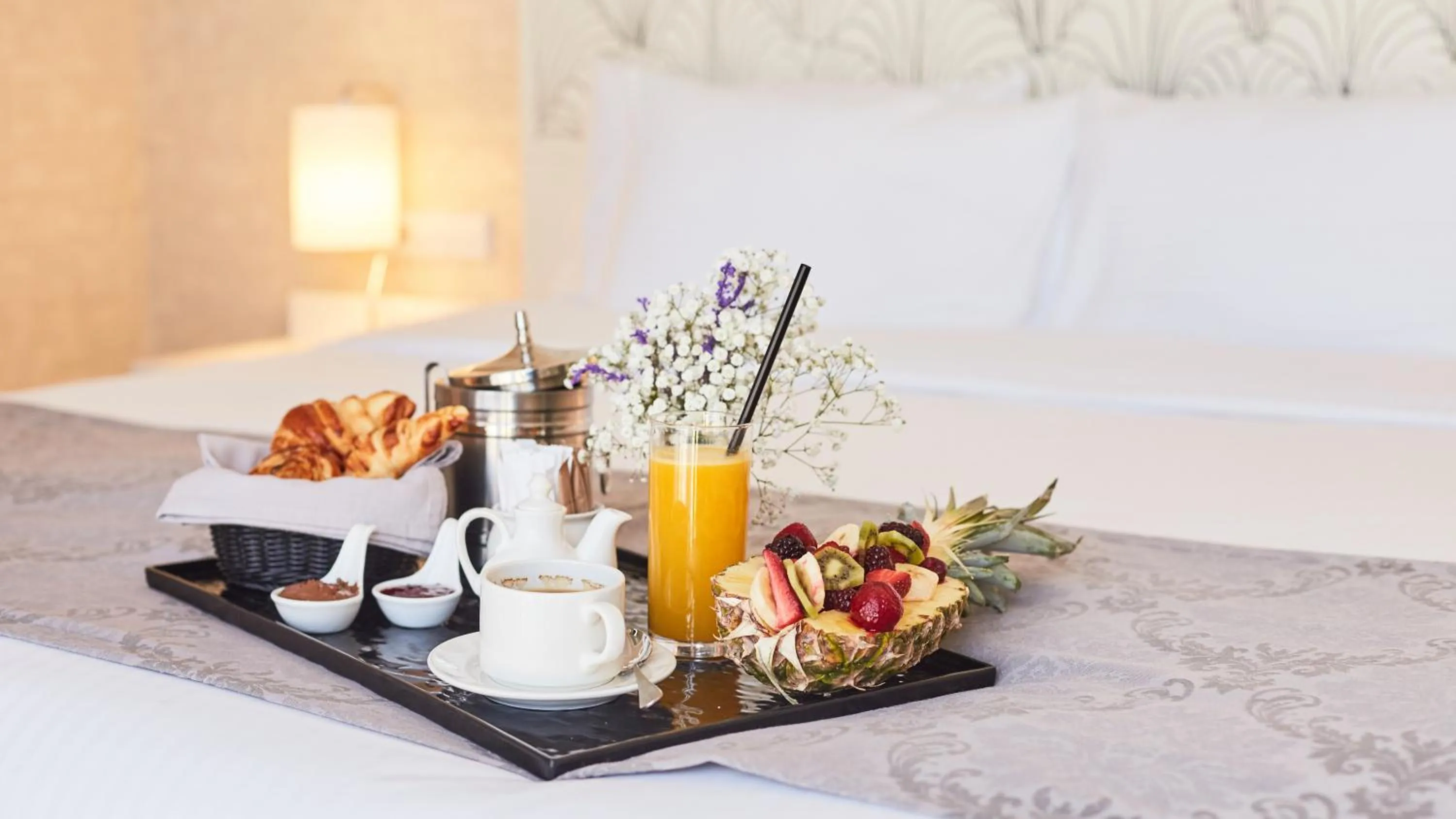 Breakfast, Bed in Gallery Palace Hotel