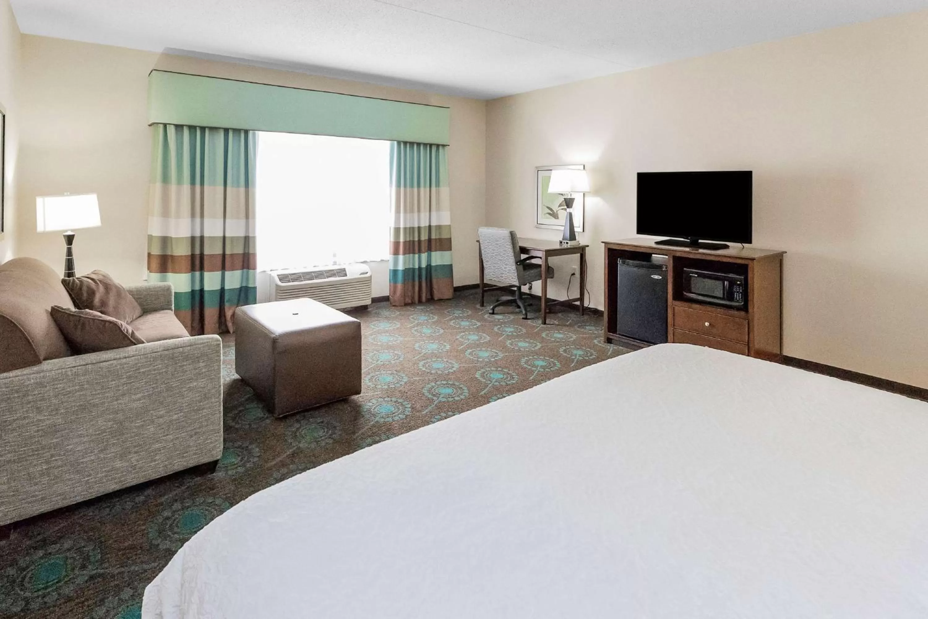 Bedroom, Bed in Hampton Inn Bridgeville