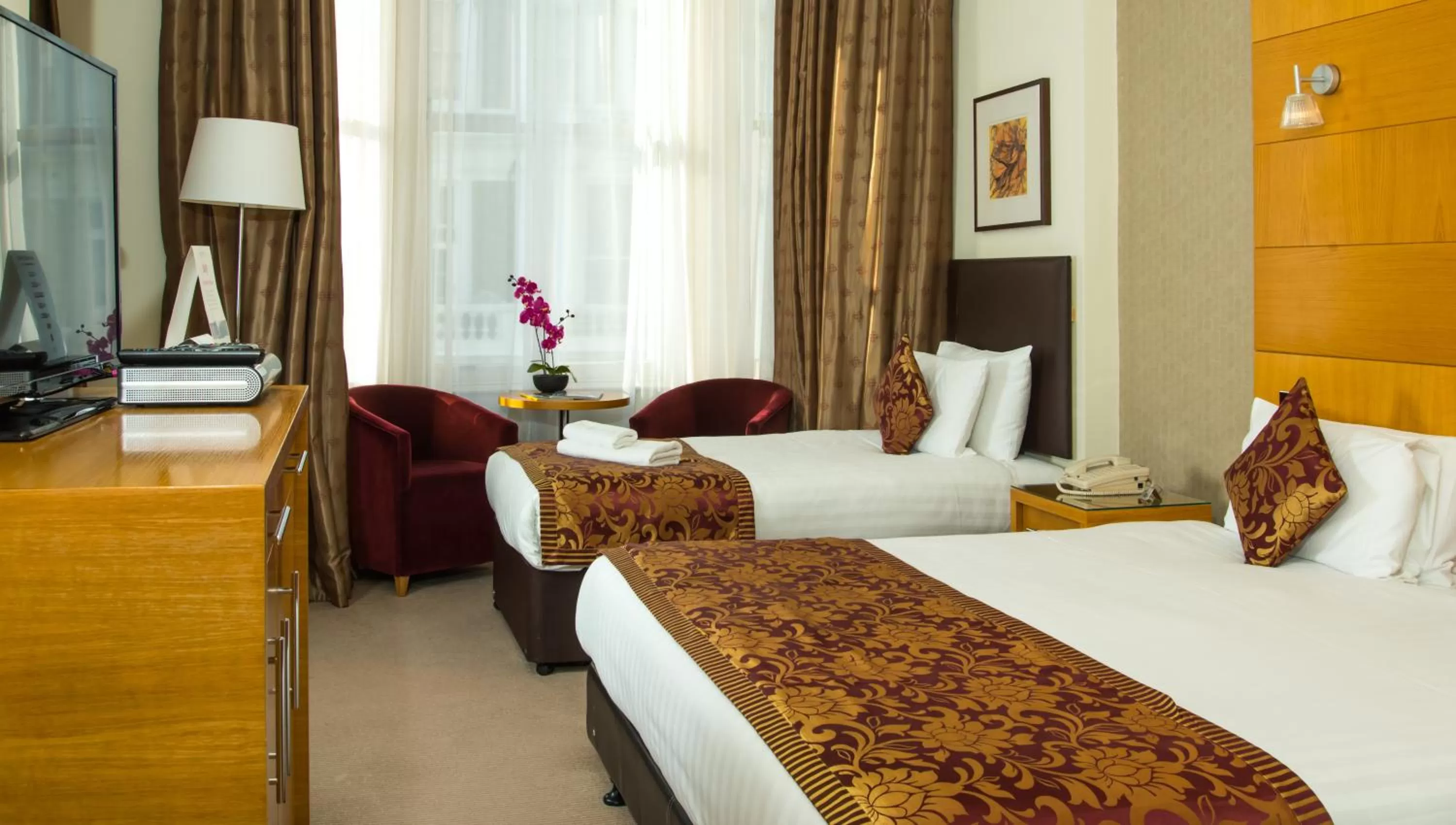 Photo of the whole room, Bed in The Park City Grand Plaza Kensington Hotel