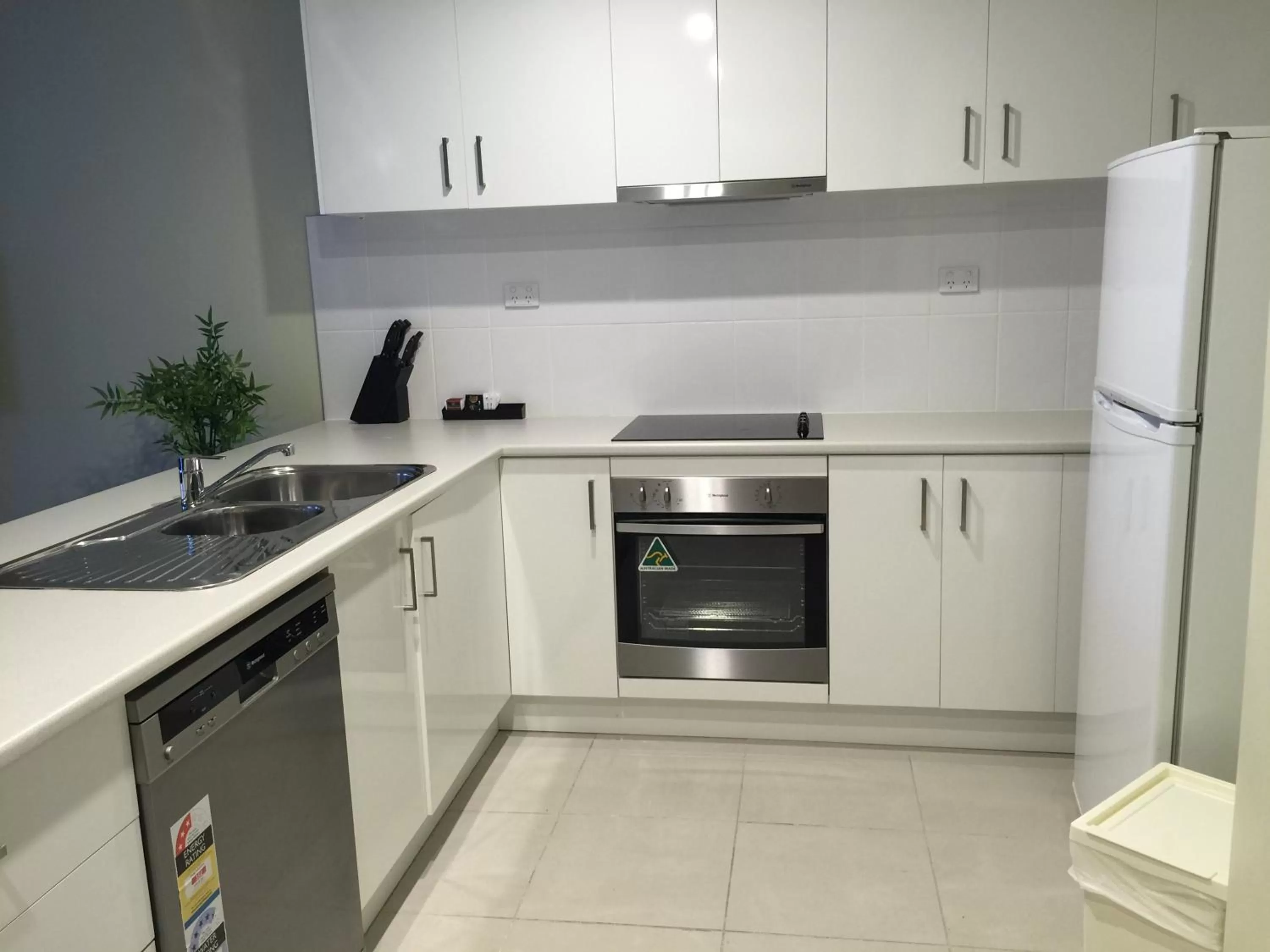 Kitchen or kitchenette in Park Squire Motor Inn & Serviced Apartments