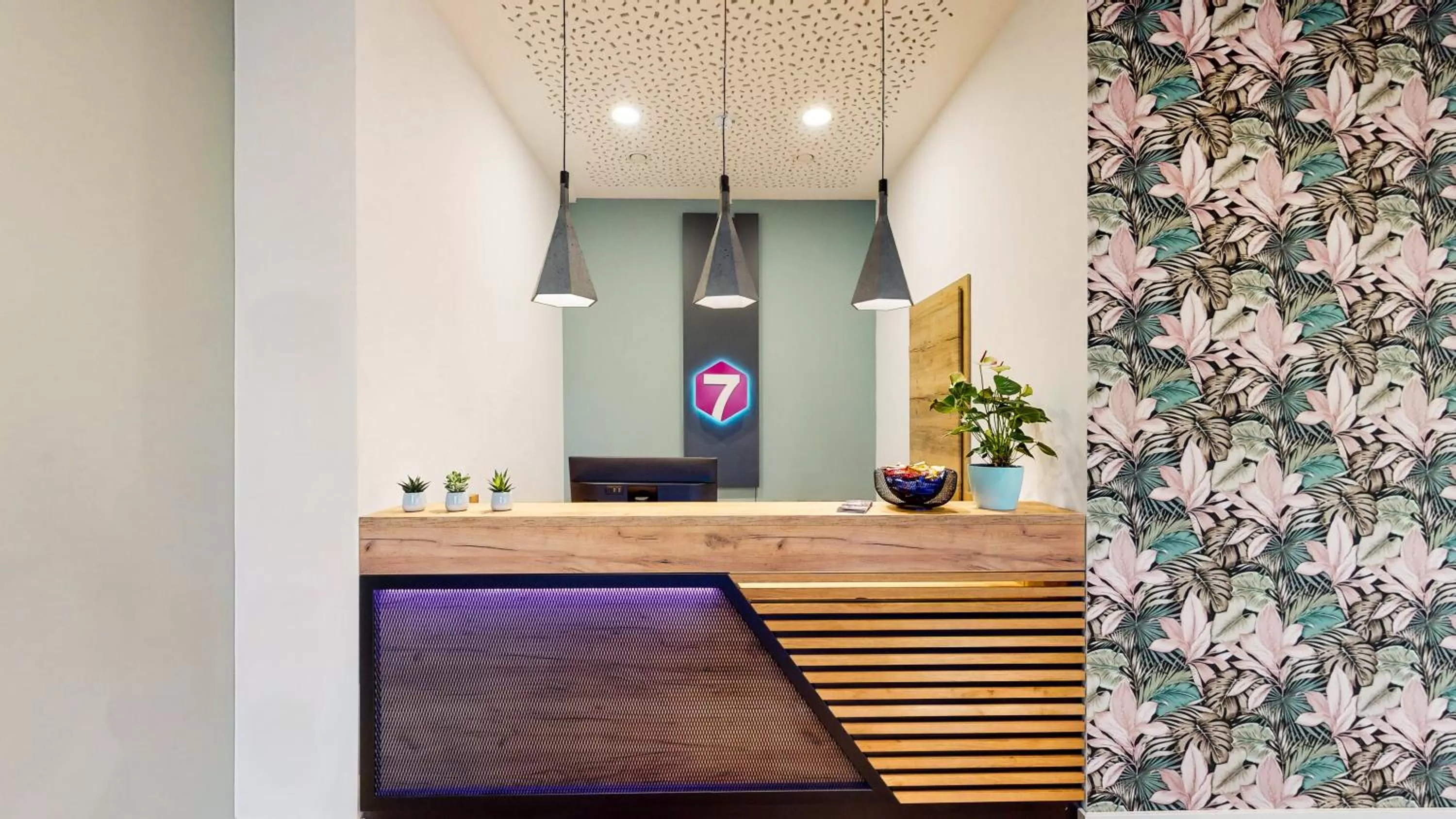 Lobby or reception in Point 7 Hotel