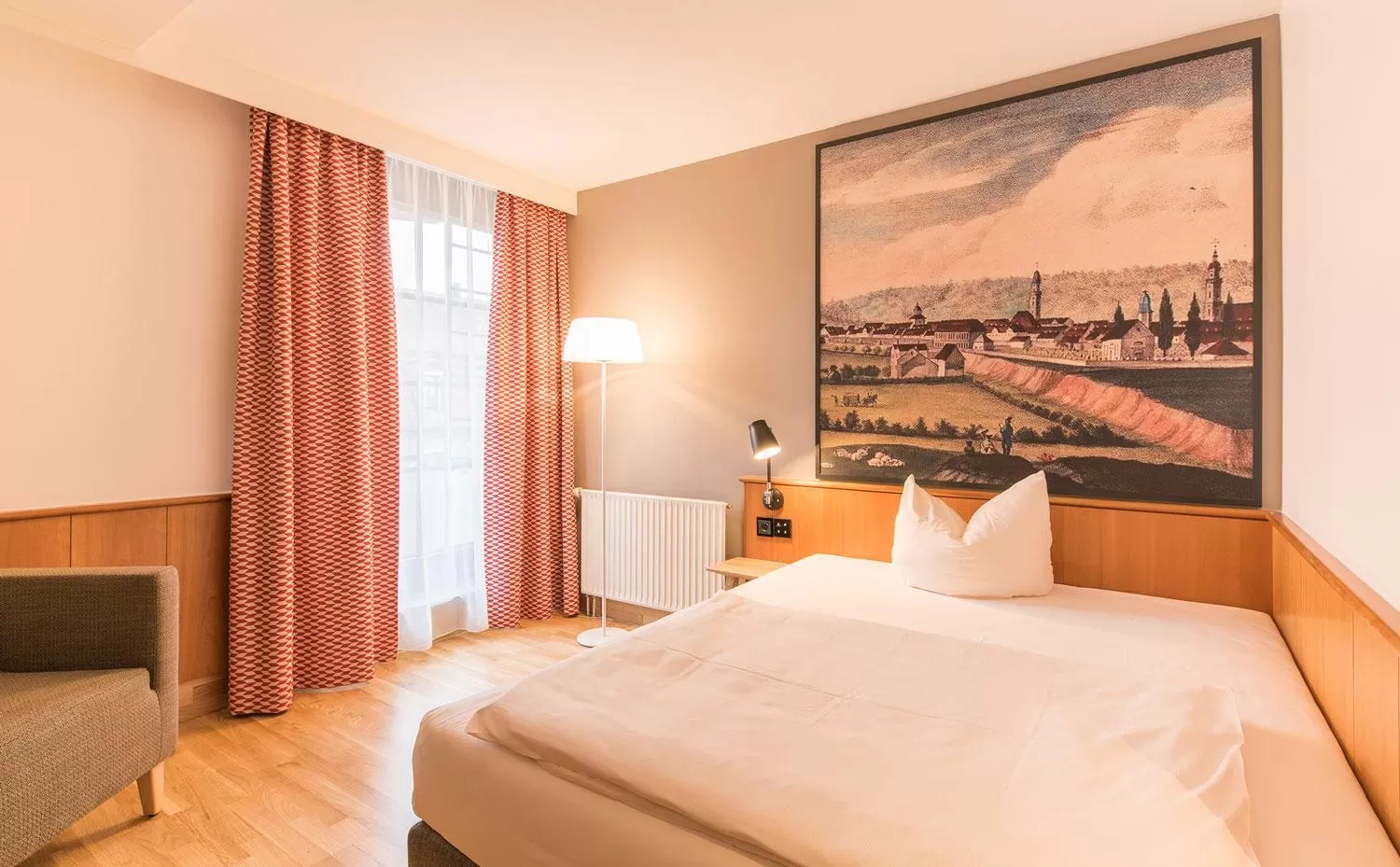 Photo of the whole room, Bed in Hotel Bayerischer Hof