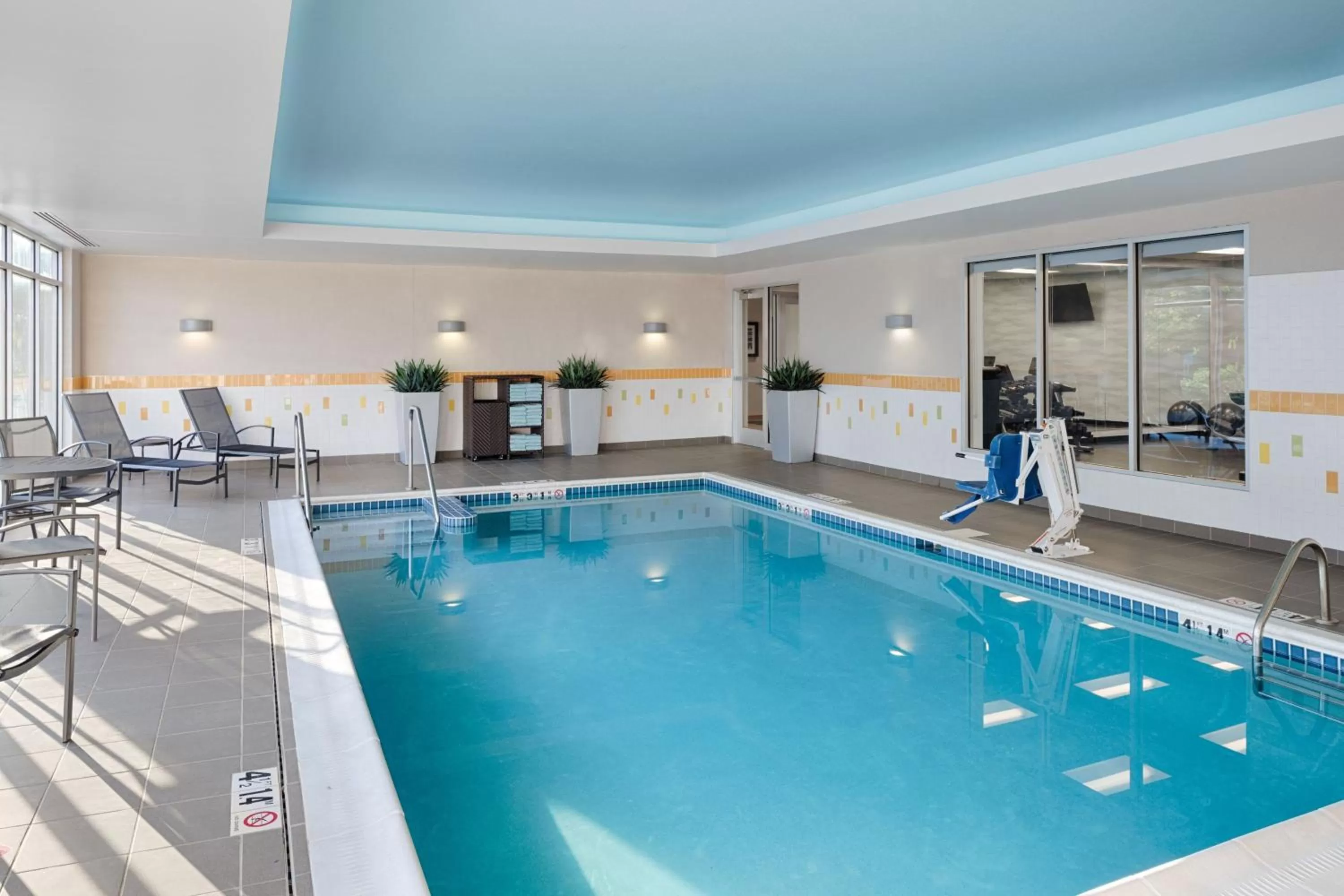 Swimming pool in Fairfield Inn & Suites by Marriott Columbus Airport