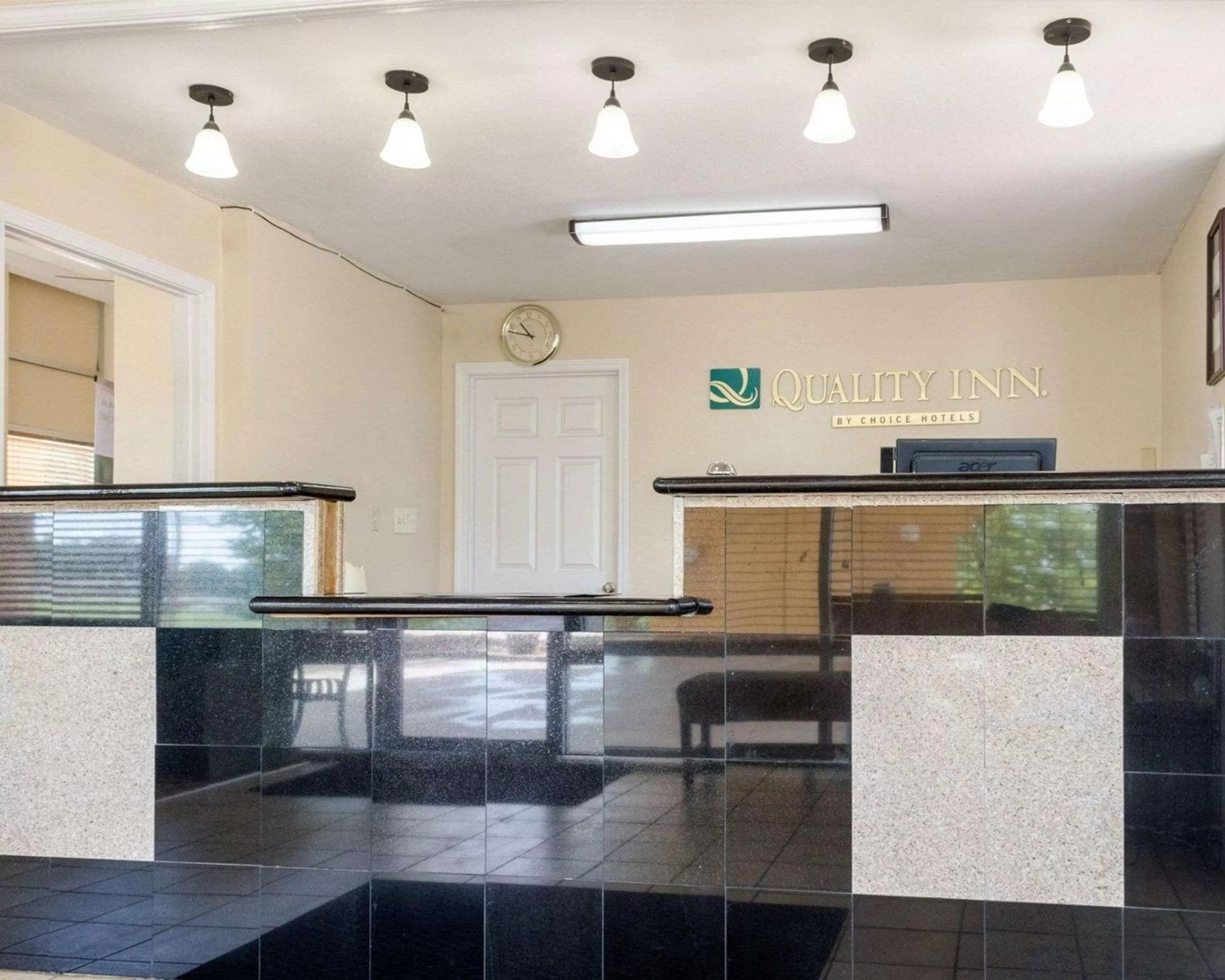 Quality Inn Louisville MS