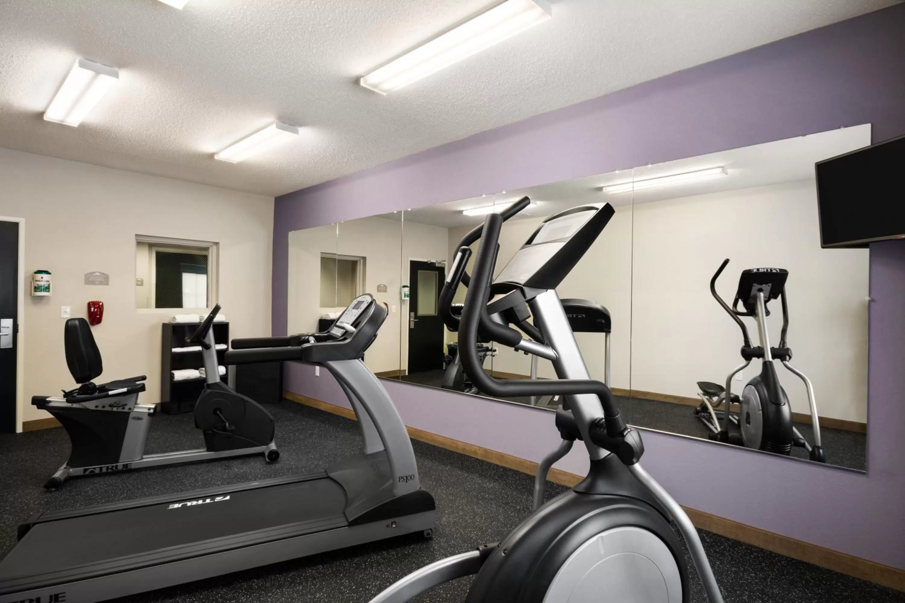Fitness centre/facilities in Microtel Inn & Suites by Wyndham