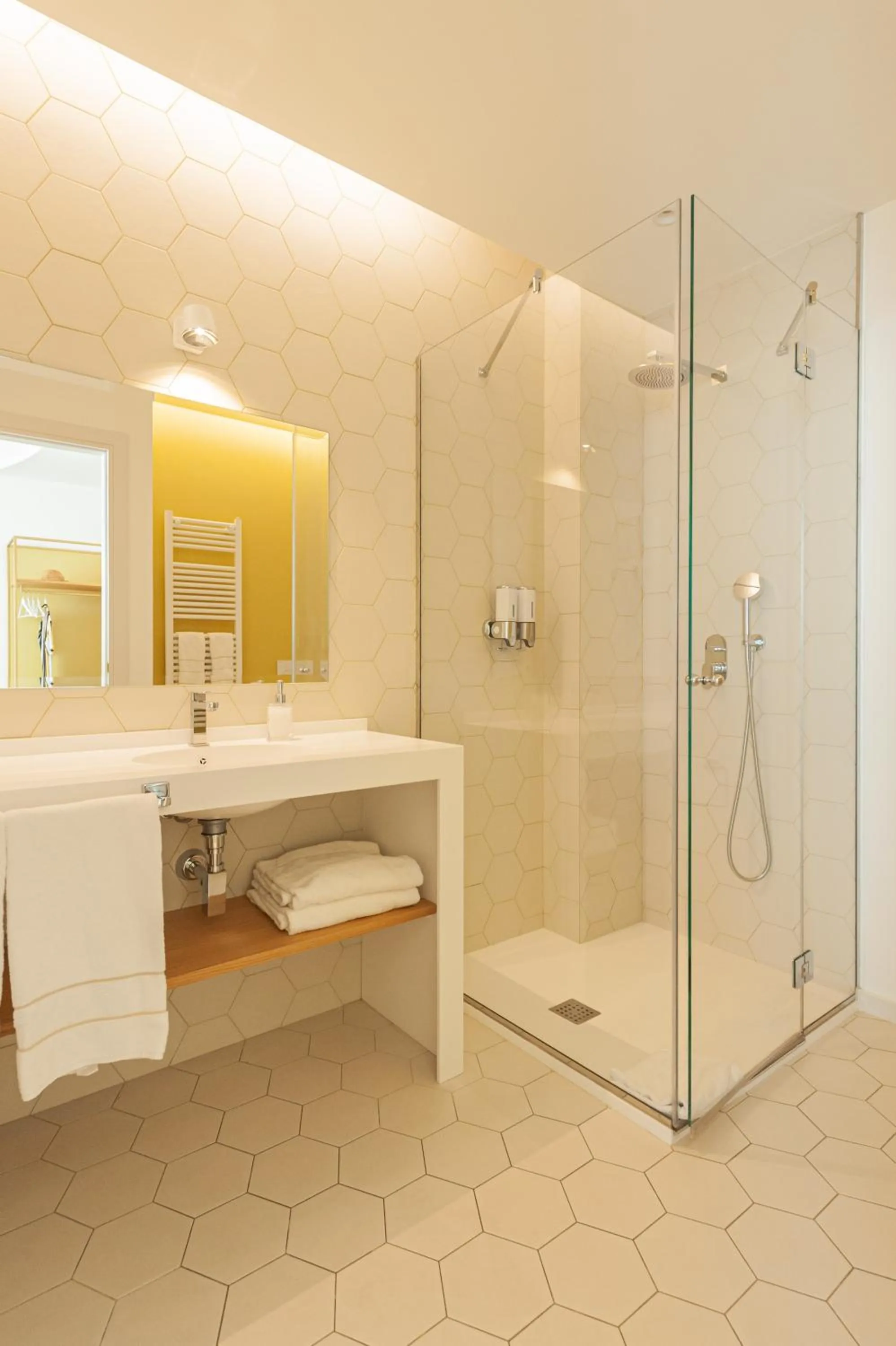 Shower in Hotel Aristeo