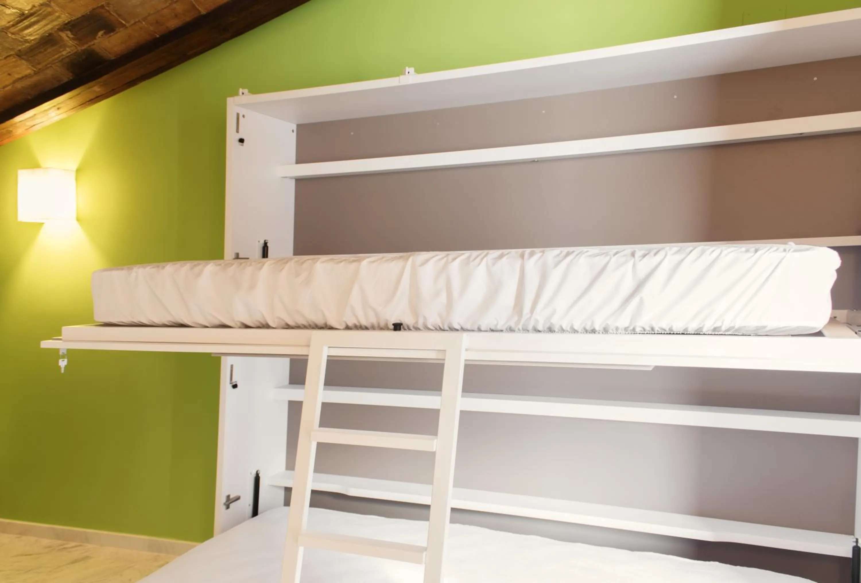 bunk bed, Bed in Ad Hoc Carmen