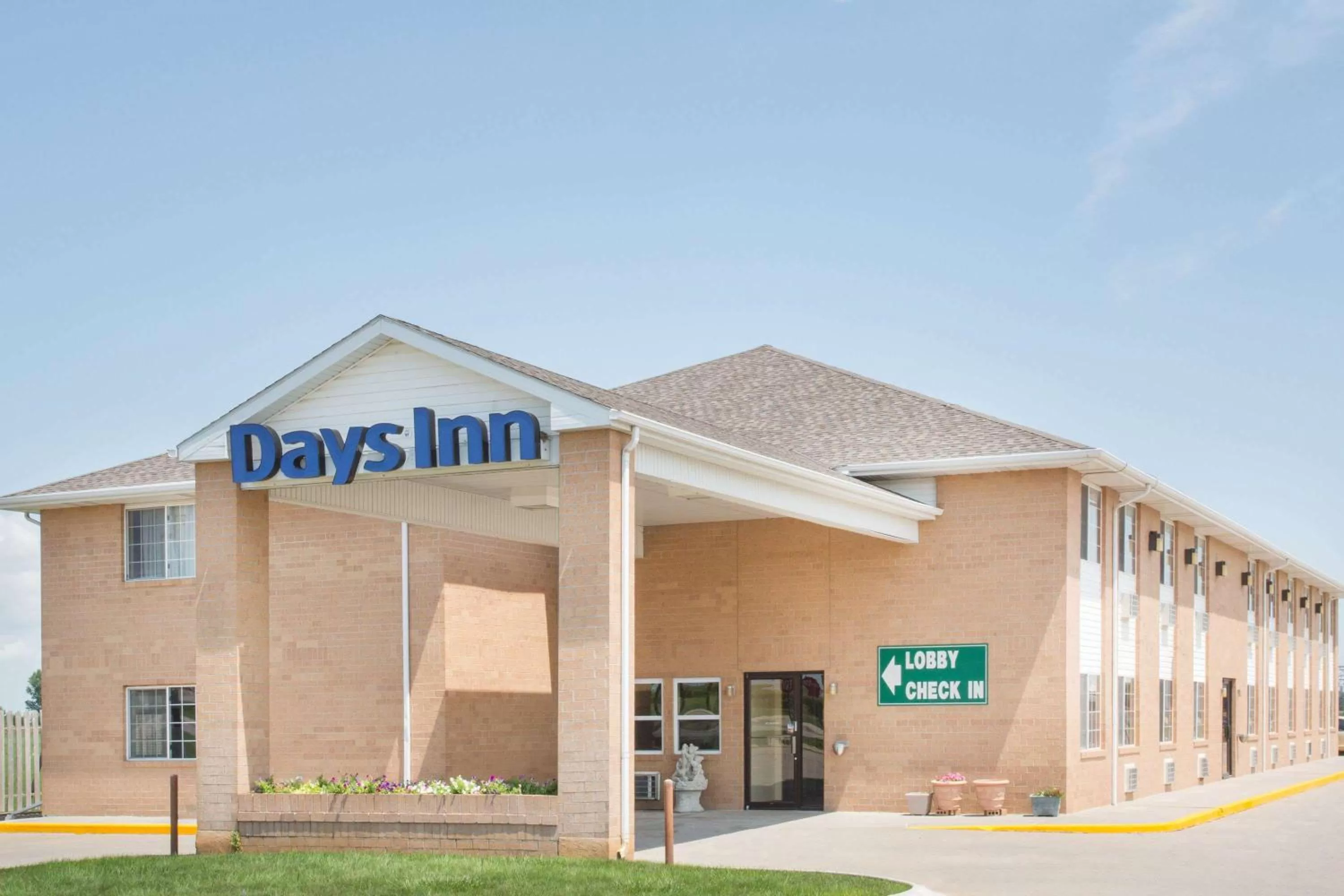 Property building in Days Inn by Wyndham Lexington NE