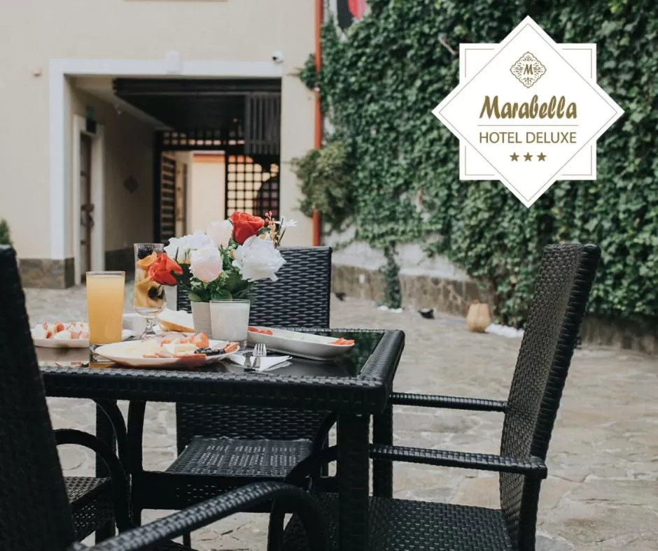 Restaurant/places to eat in Hotel Marabella