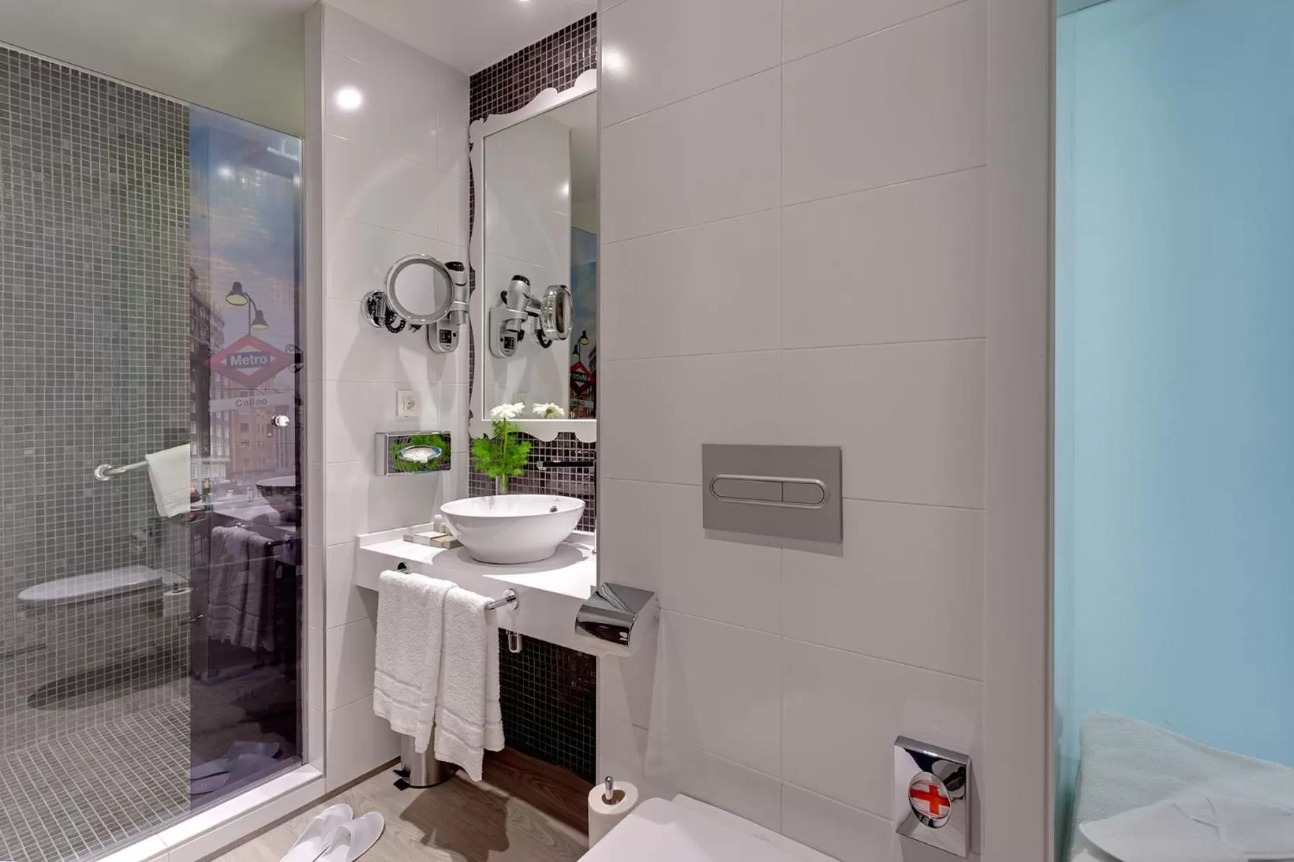 Queen Room - Non-Smoking in Hotel Indigo Madrid - Gran Via, an IHG Hotel