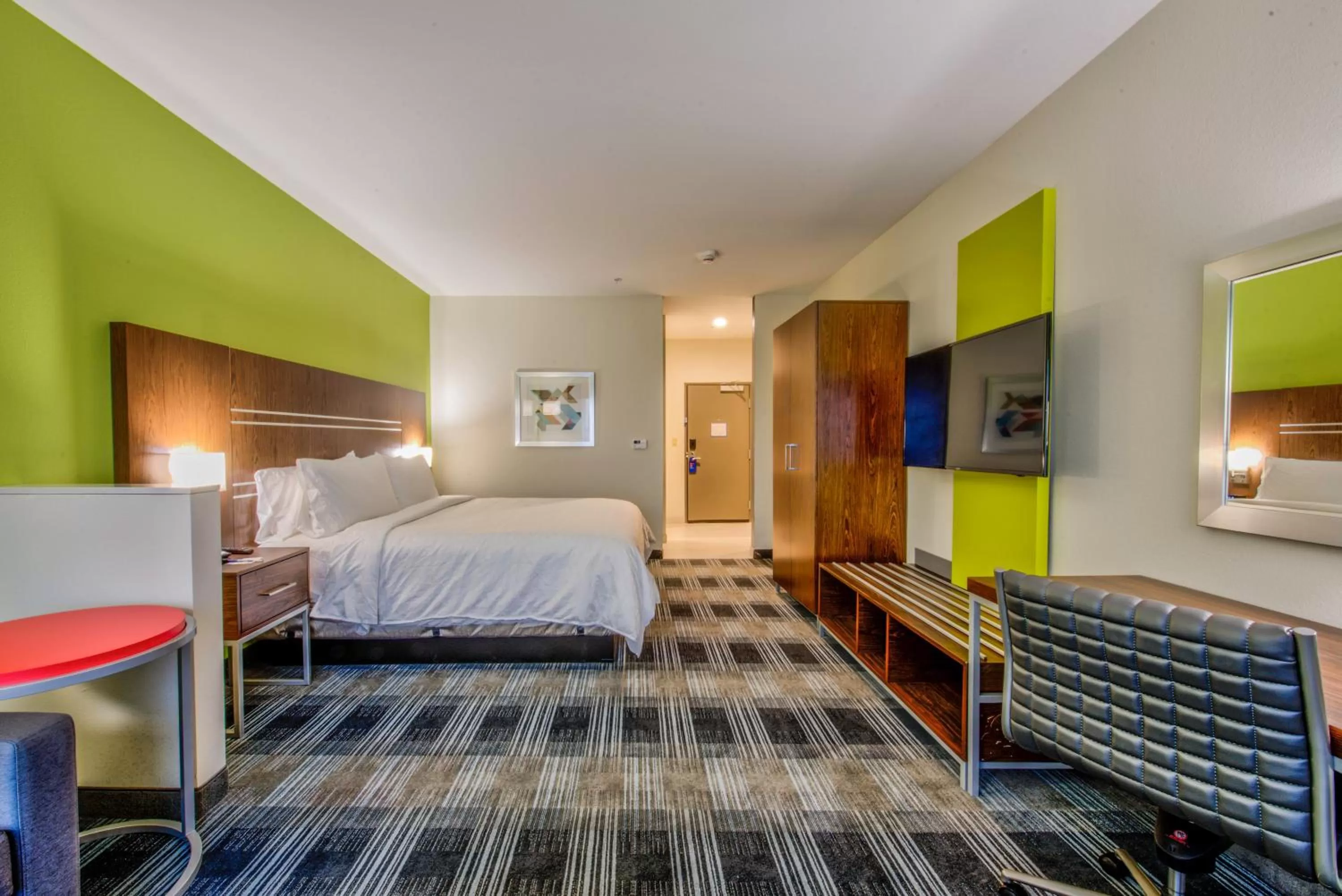 Photo of the whole room, Bed in Holiday Inn Express & Suites Dallas NW - Farmers Branch by IHG
