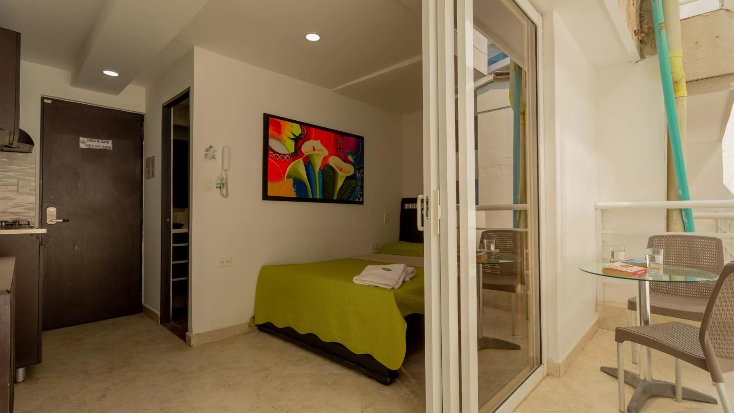 Photo of the whole room in Hollywood Beach Suite