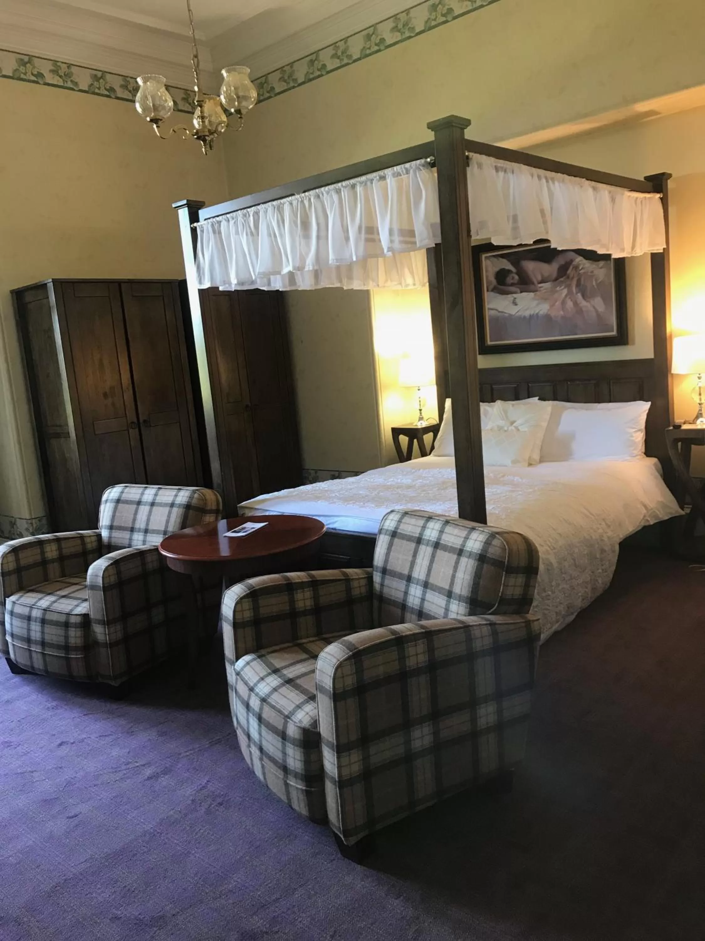 Bed in Mansfield House Hotel